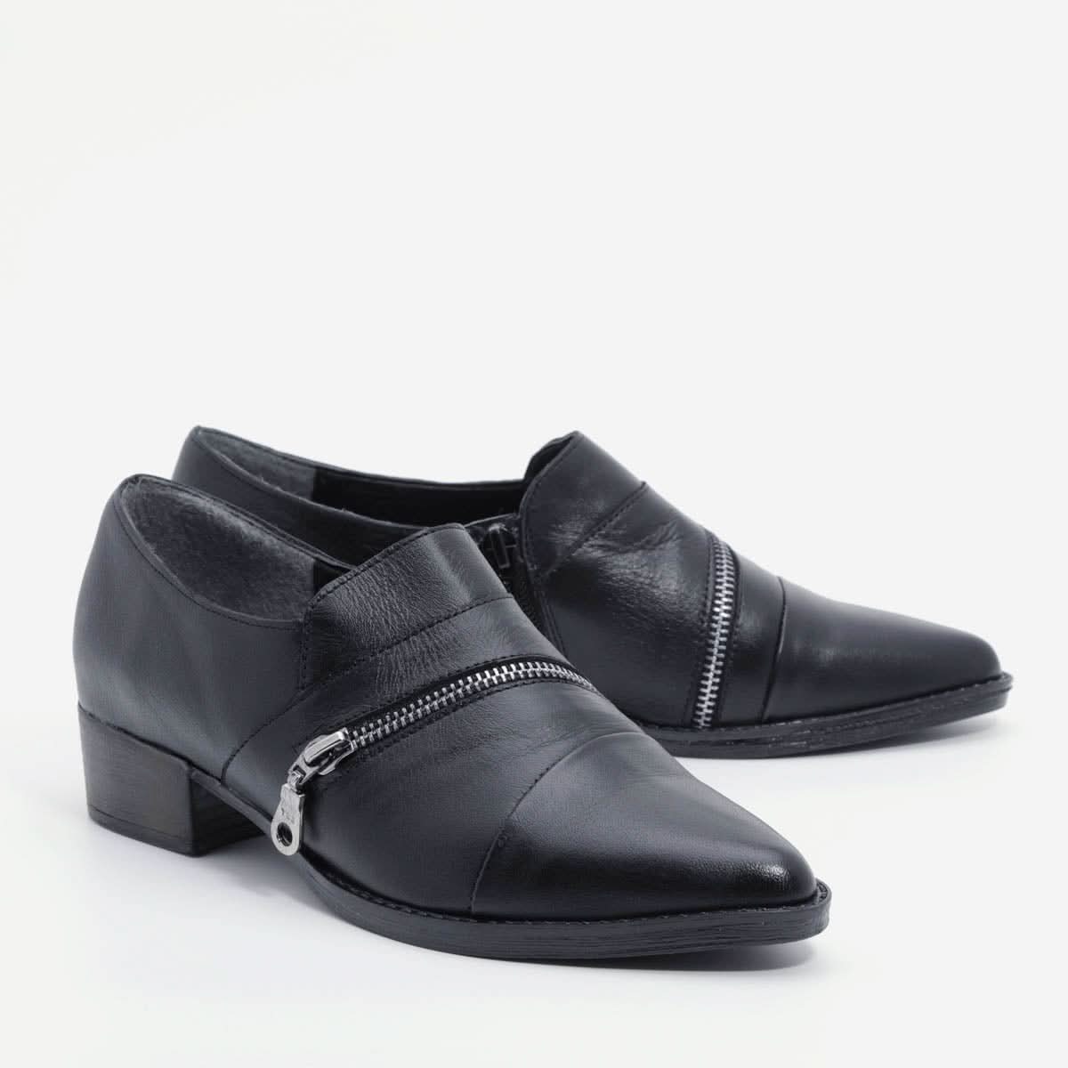 נעלי רוכסן בצבע שחור