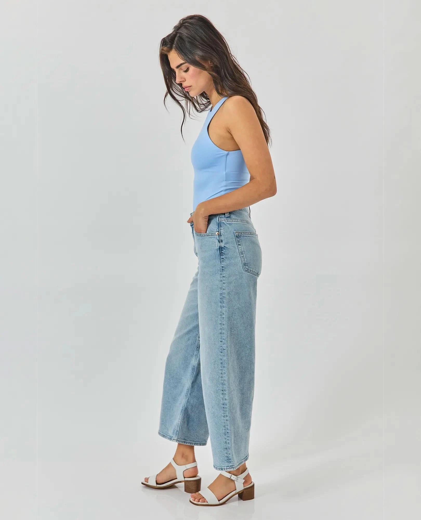 סנדלי עקב- לוסיה - B Unique - סנדלים