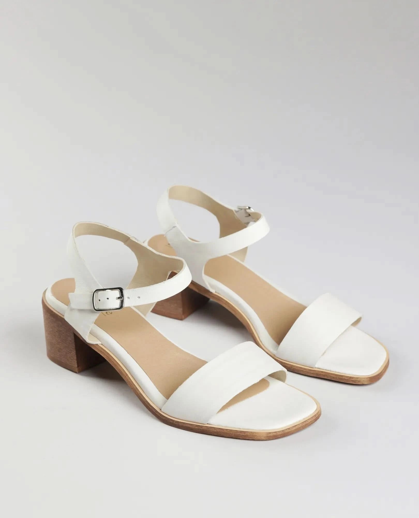 סנדלי עקב- לוסיה - B Unique - סנדלים