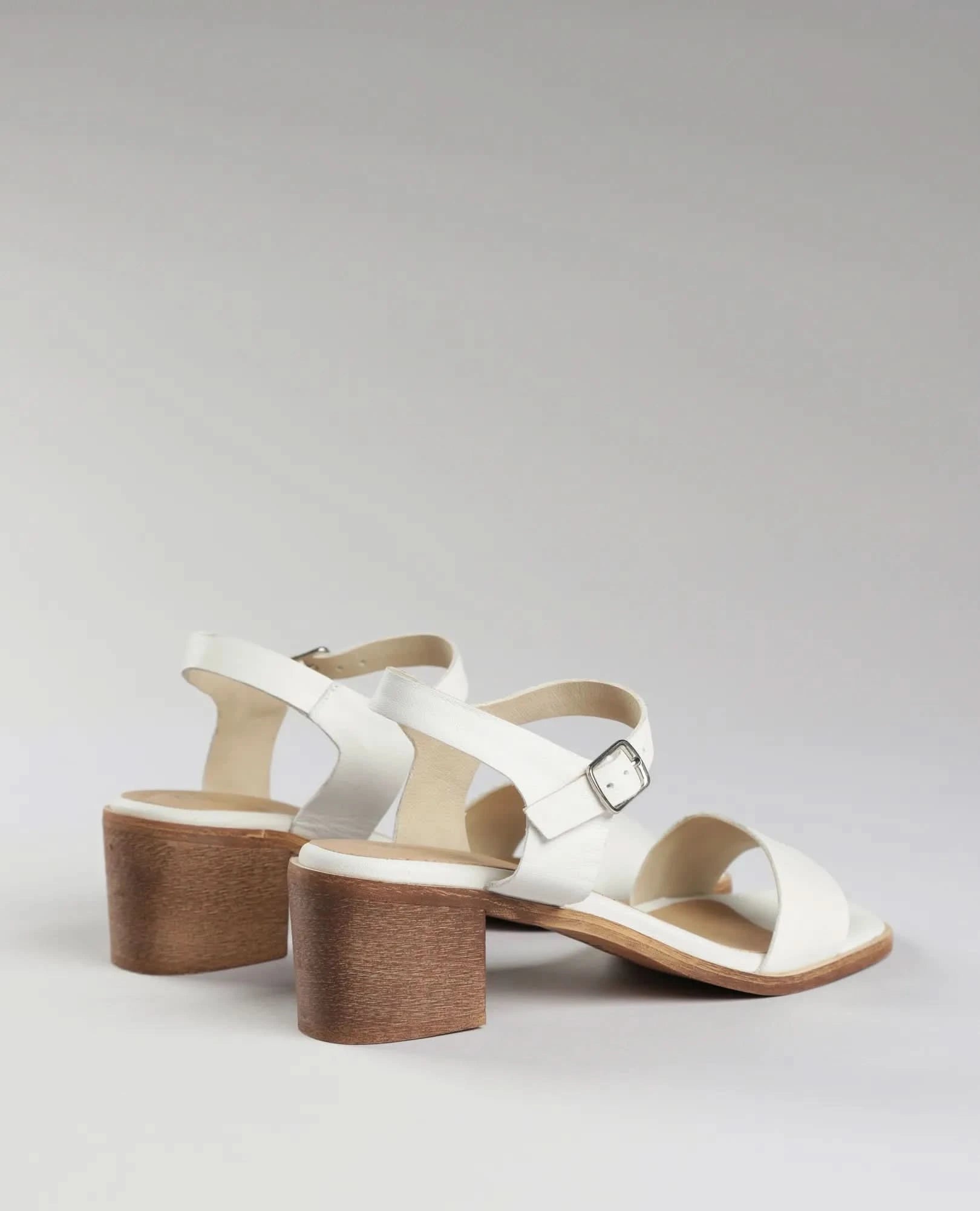 סנדלי עקב- לוסיה - B Unique - סנדלים