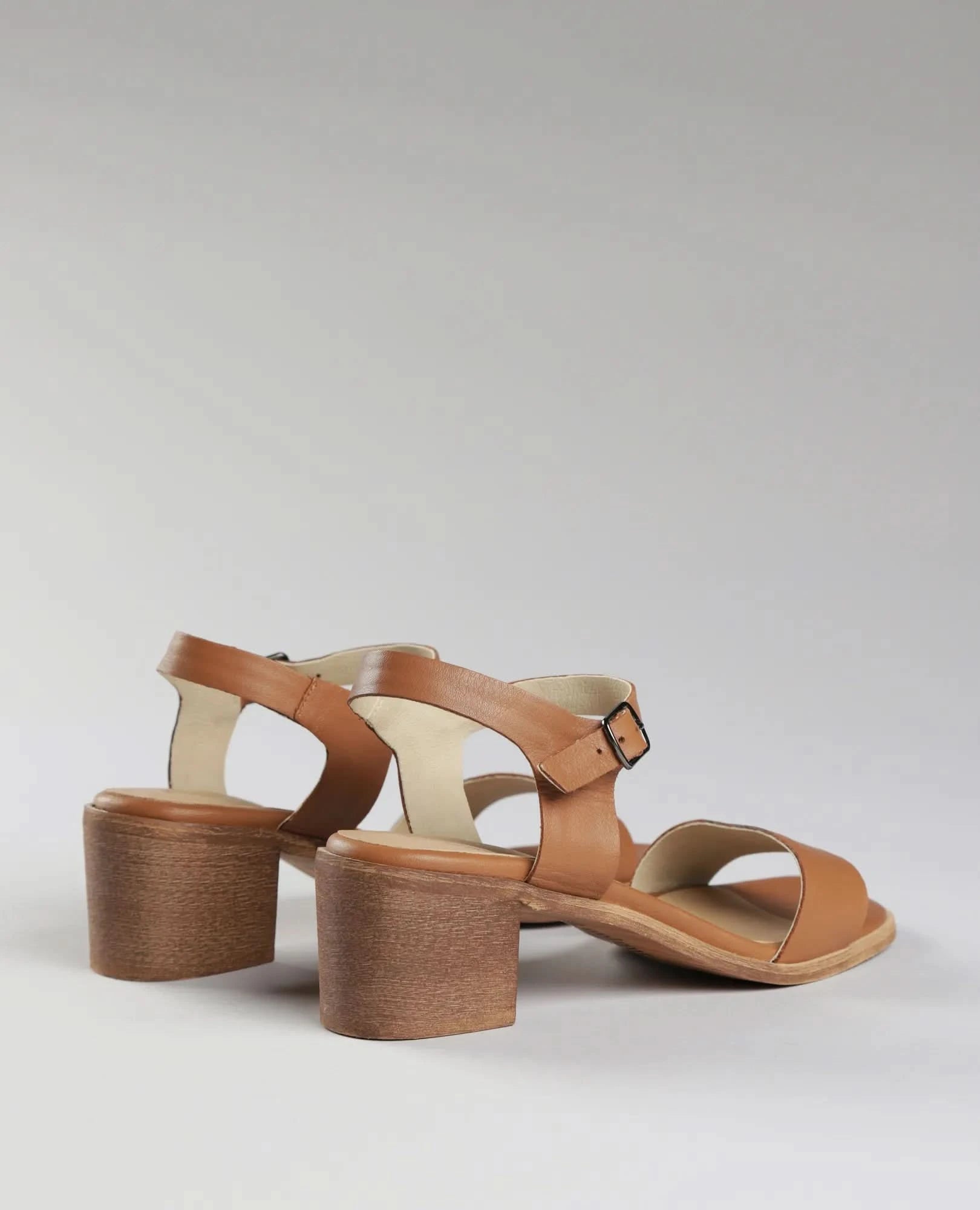 סנדלי עקב- לוסיה - B Unique - סנדלים