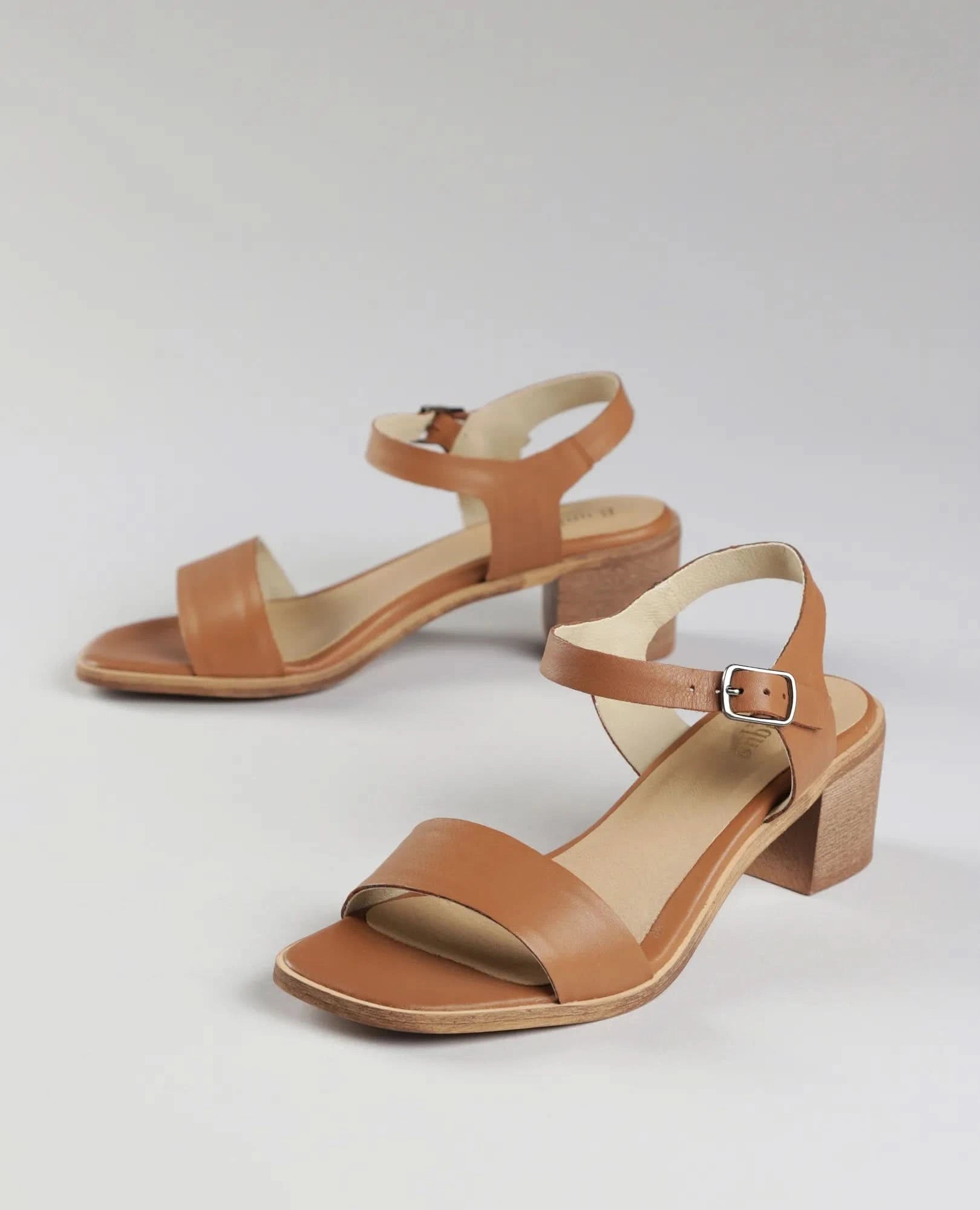 סנדלי עקב- לוסיה - B Unique - סנדלים