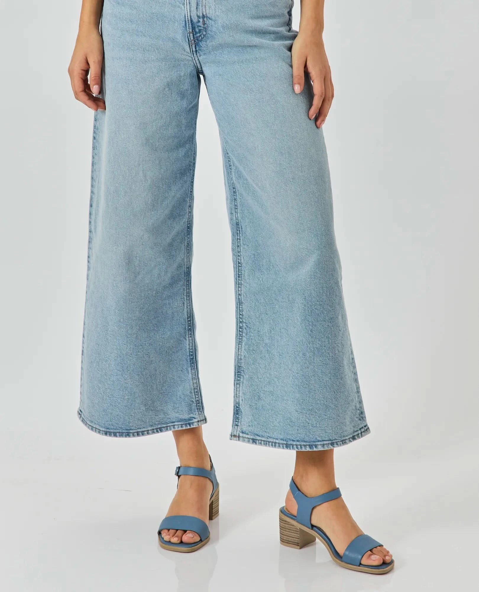 סנדלי עקב- לוסיה - B Unique - סנדלים