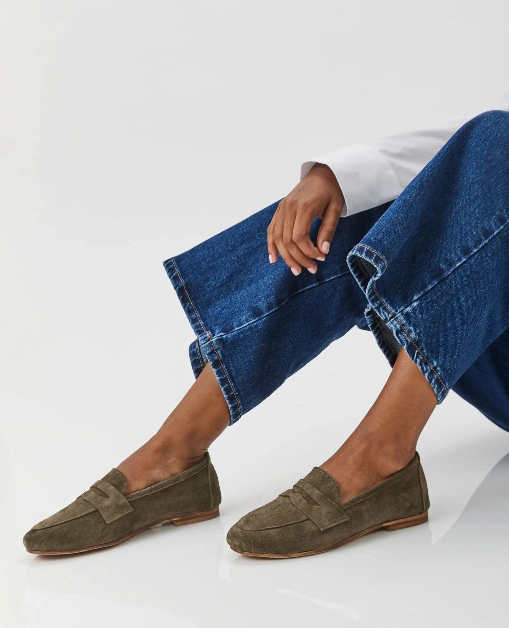 נעלי מוקסין מעור זמש דגם קורין- באתר ובחנויות בי יוניק