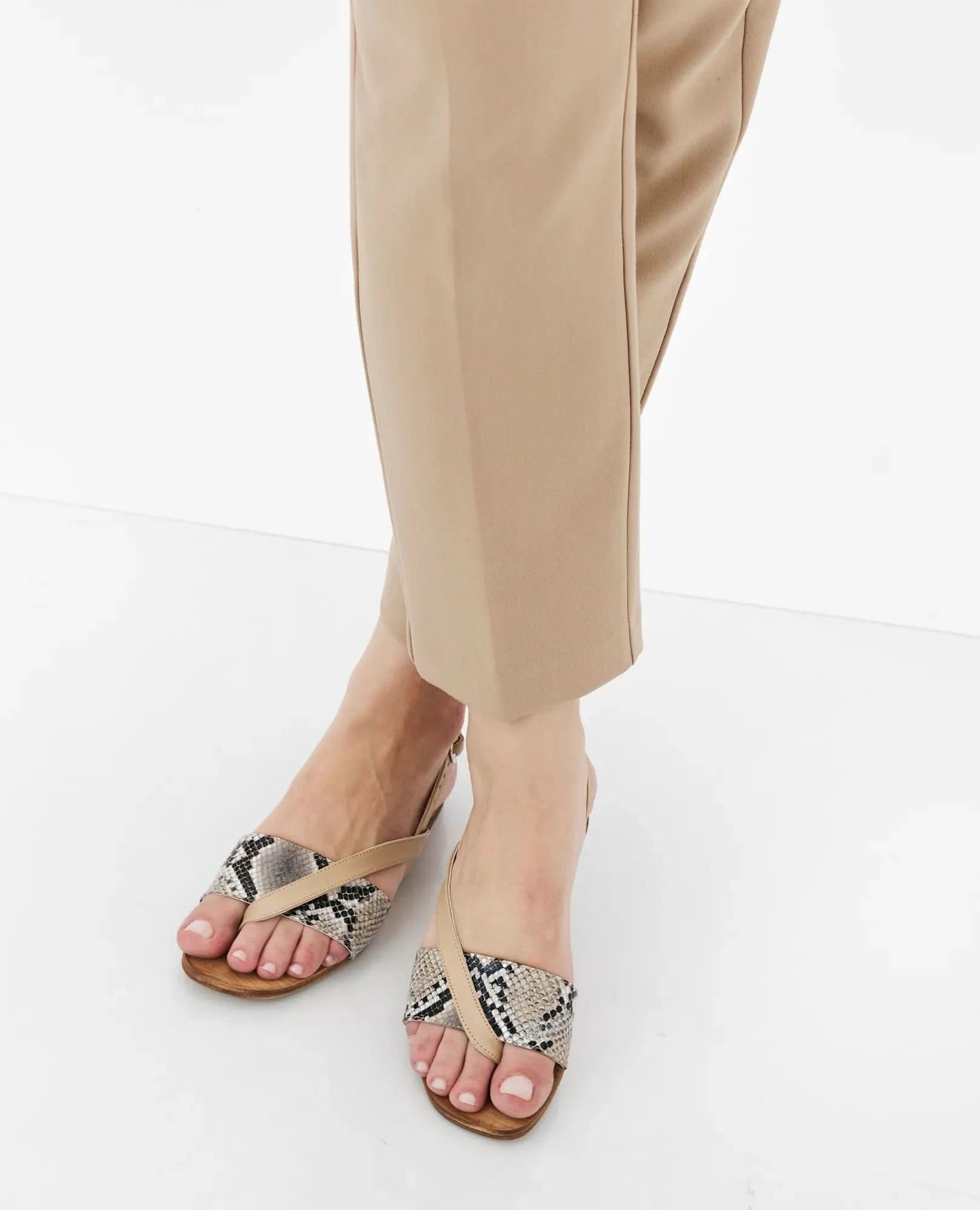 סנדלים אלגנטיות-הדס- בי יוניק