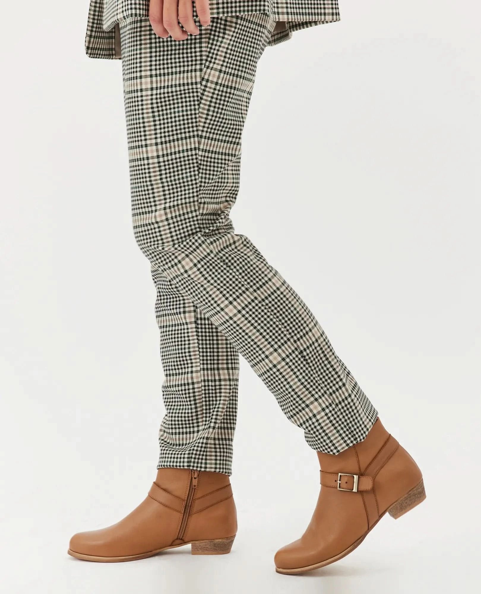 מגפונים קז'ואליים - פמלה - B Unique