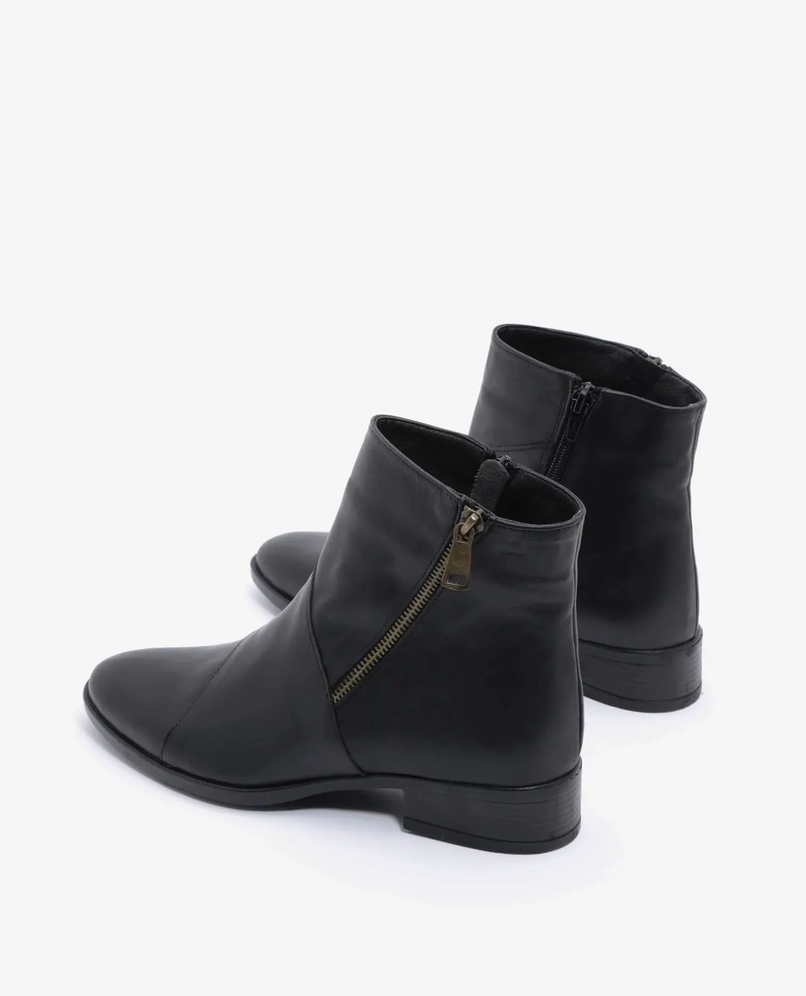 מגפוני קז'ואל - אריאנה