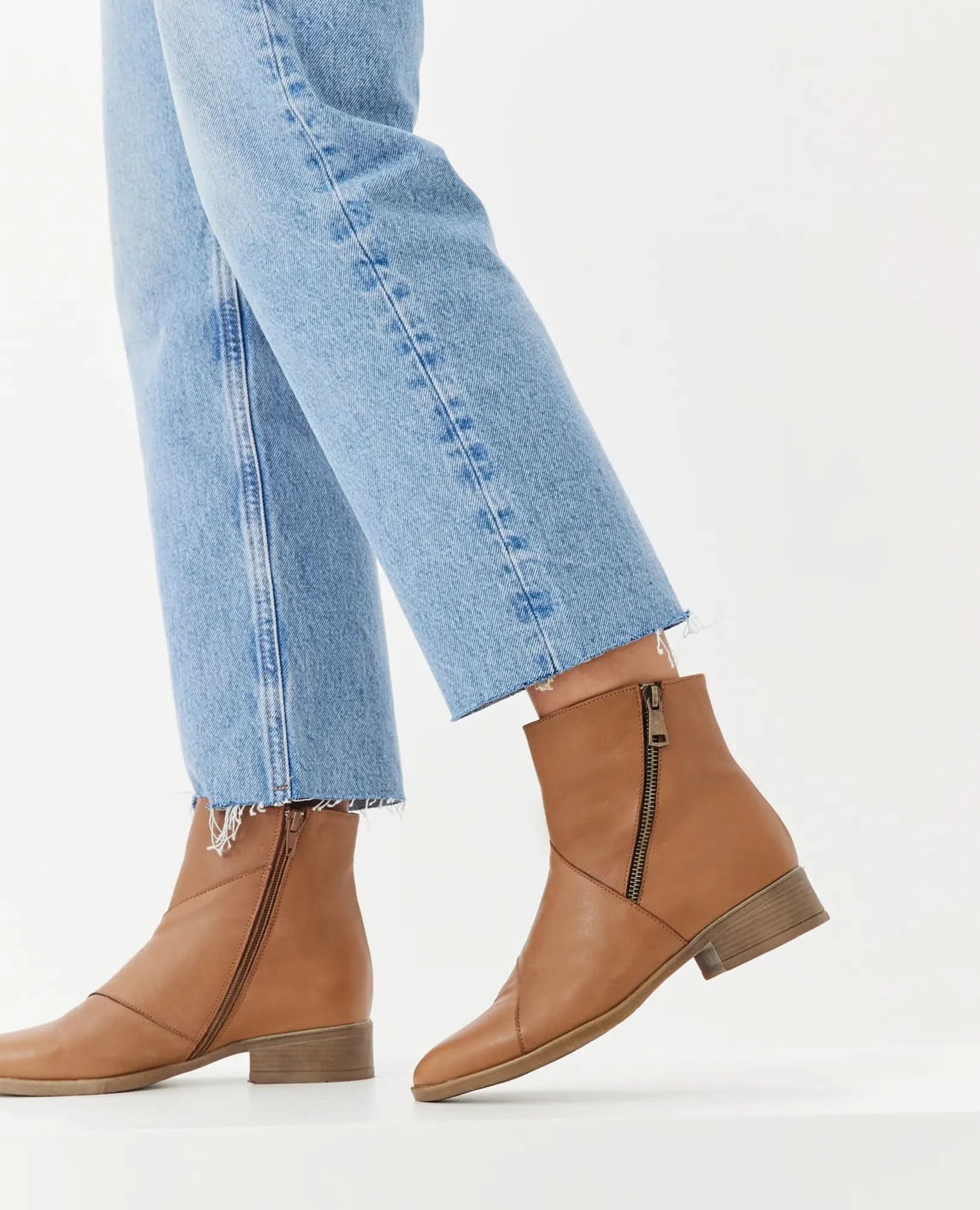 מגפוני קז'ואל - אריאנה