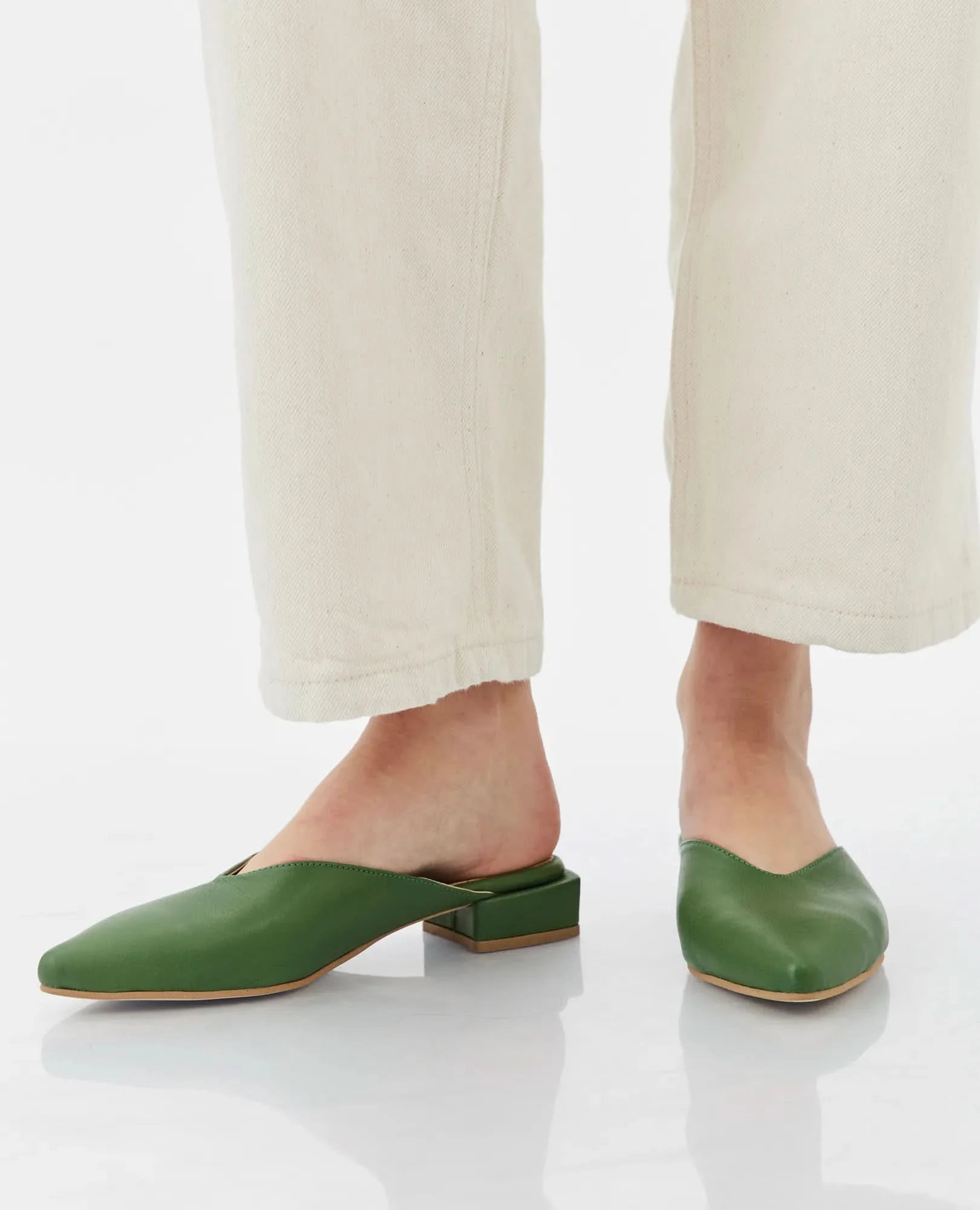 כפכפי מיול עם שפיץ-סיגל