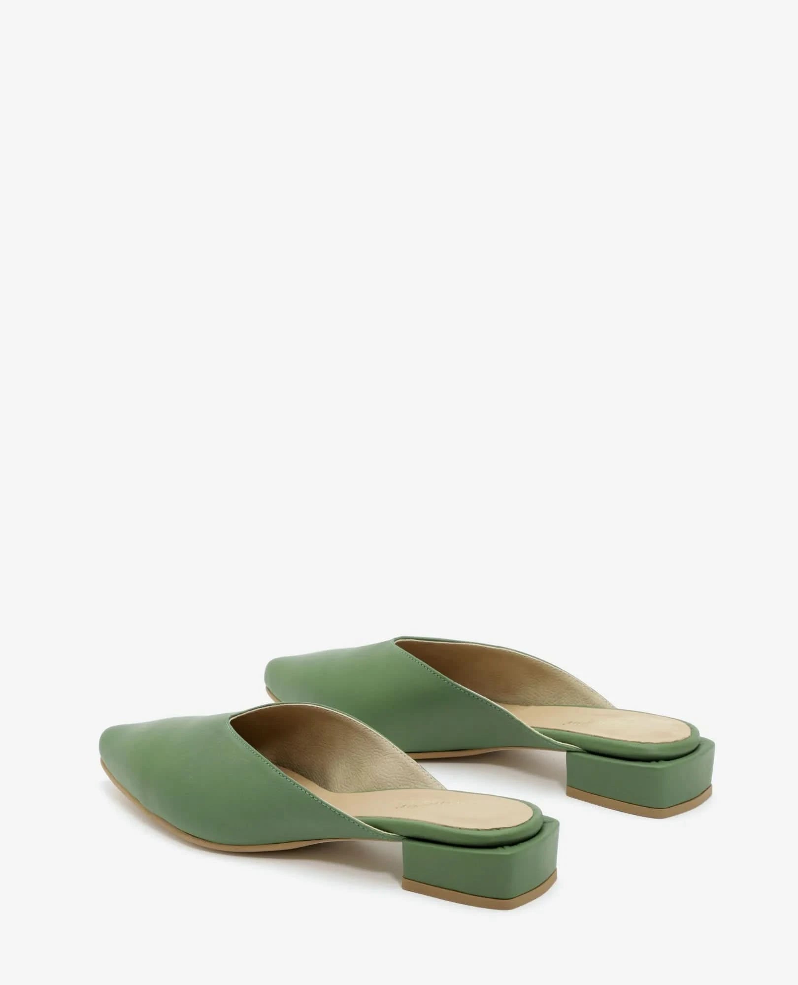 כפכפי מיול עם שפיץ-סיגל