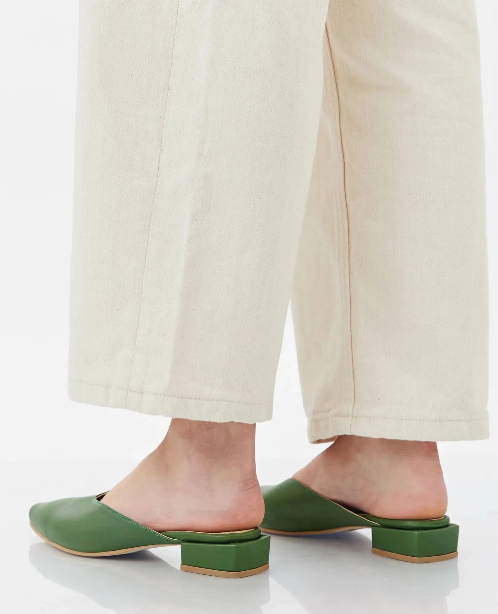 כפכפי מיול עם שפיץ-סיגל