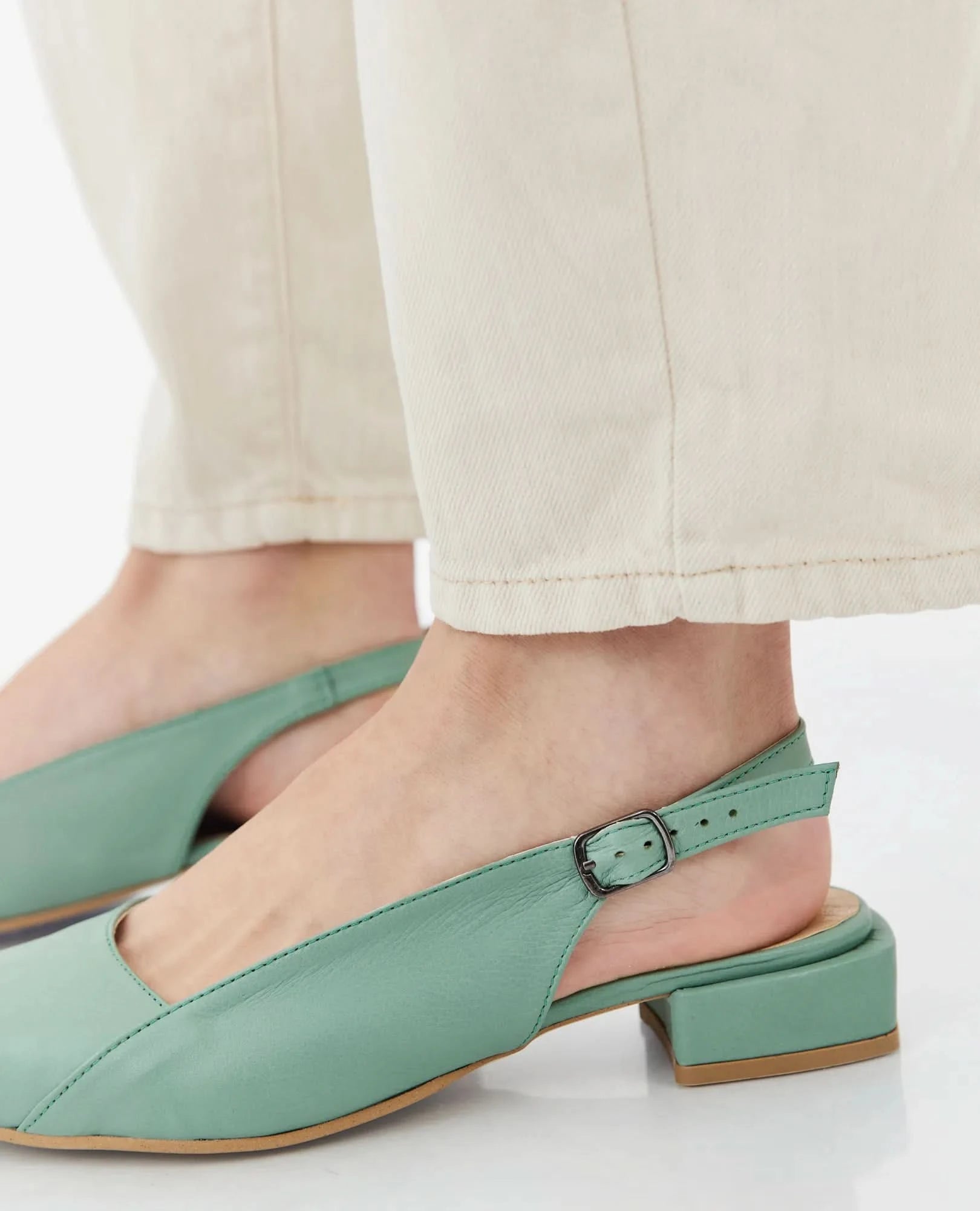 נעלי סירה פתוחות -אדווה