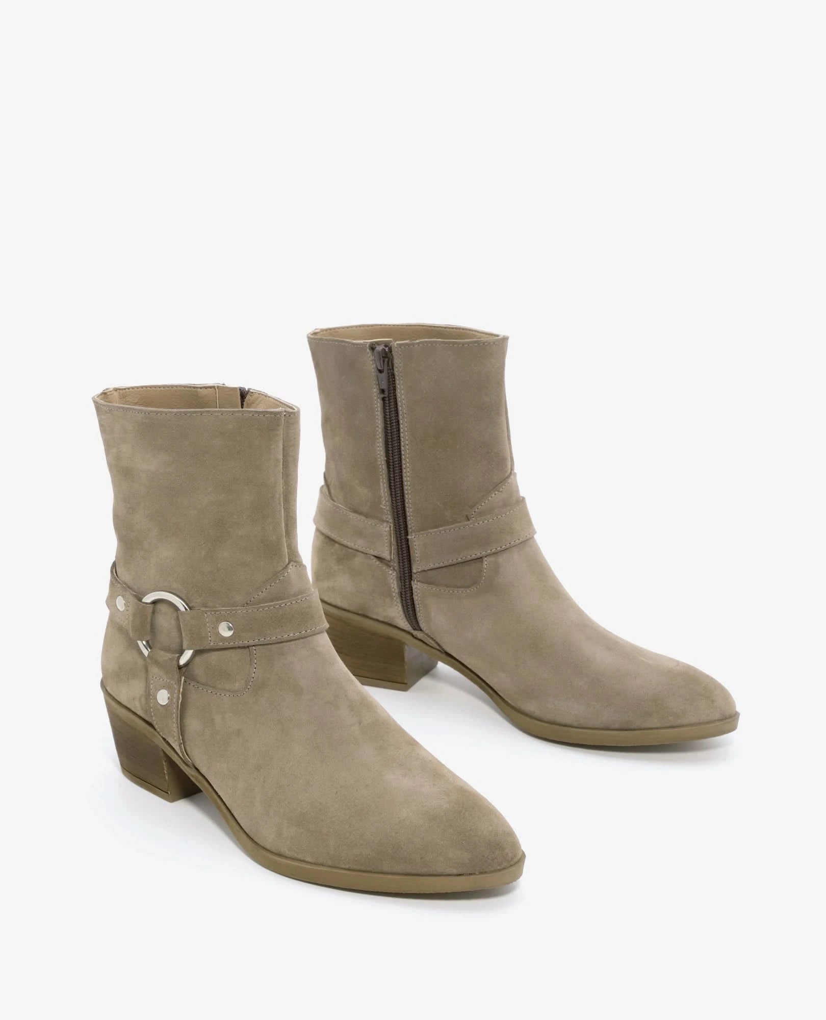 מגפוני עקב קלאסיים - שקד - B Unique