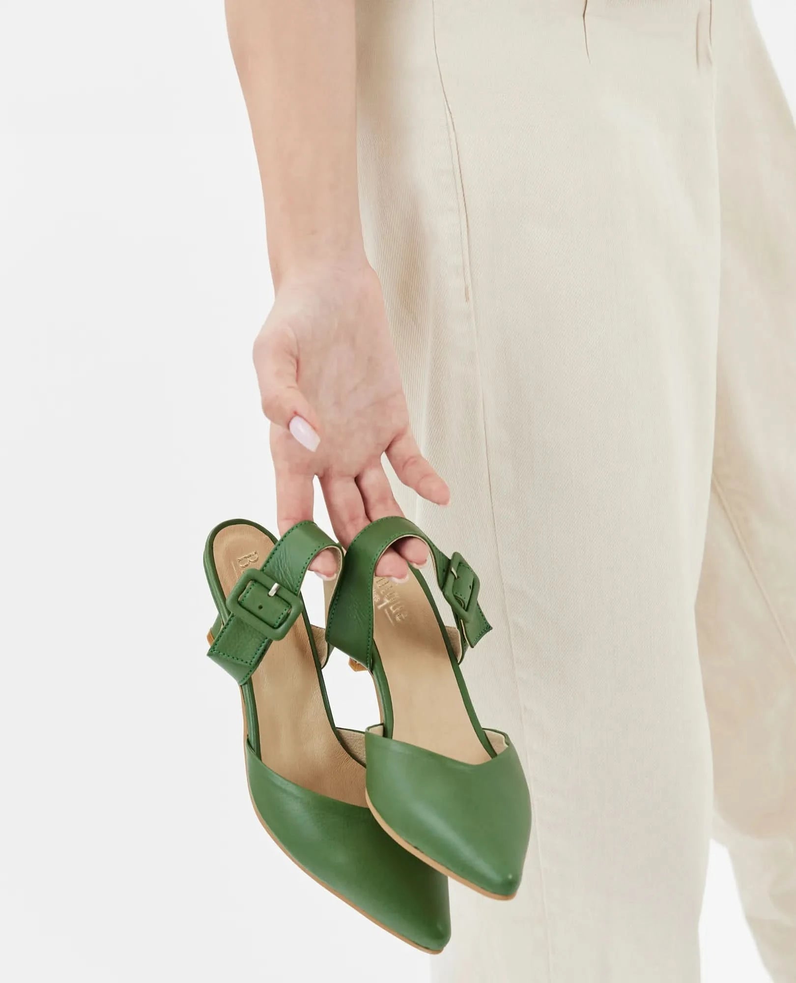 כפכפי עקב שפיץ- לוריין