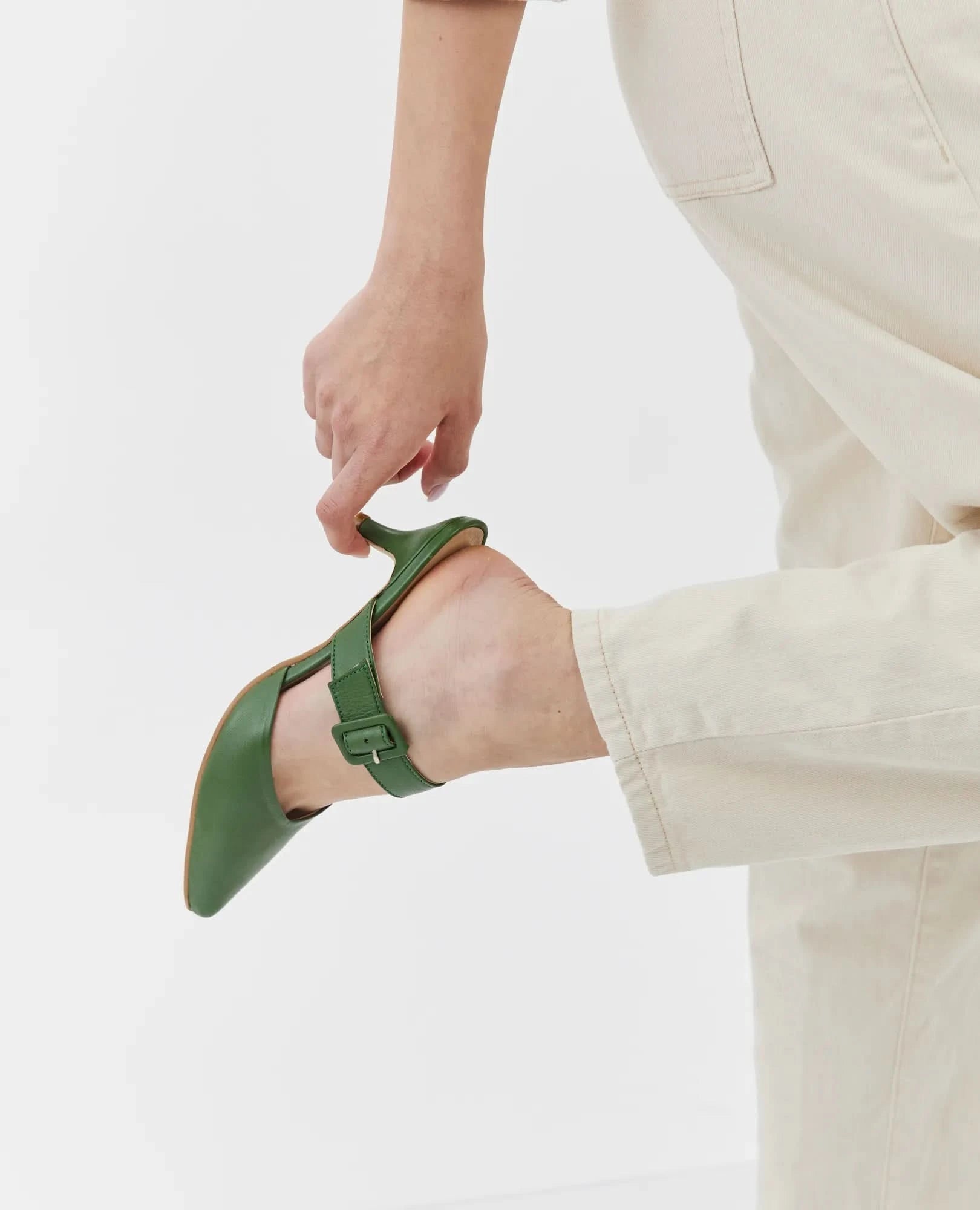 כפכפי עקב שפיץ- לוריין