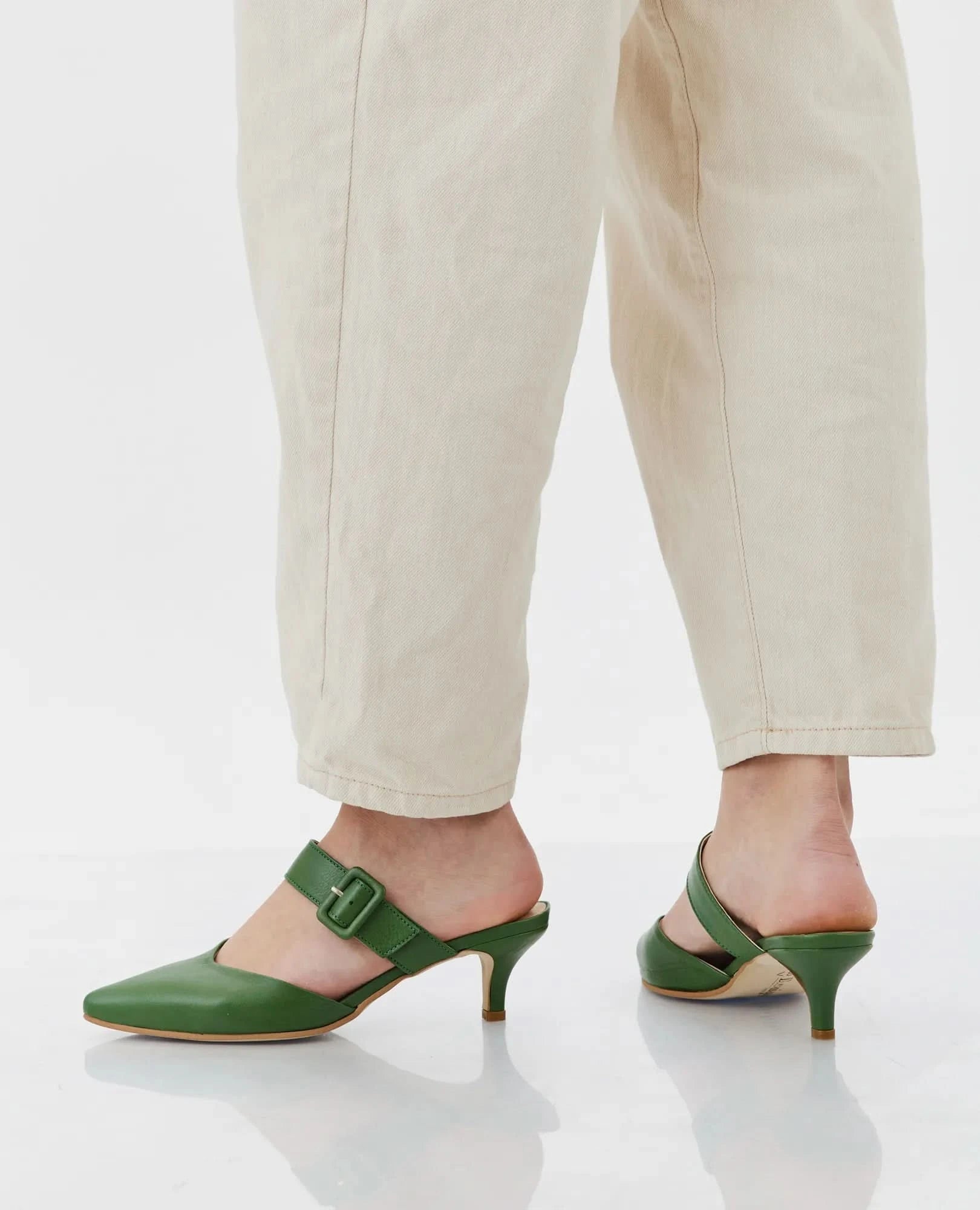 כפכפי עקב שפיץ- לוריין