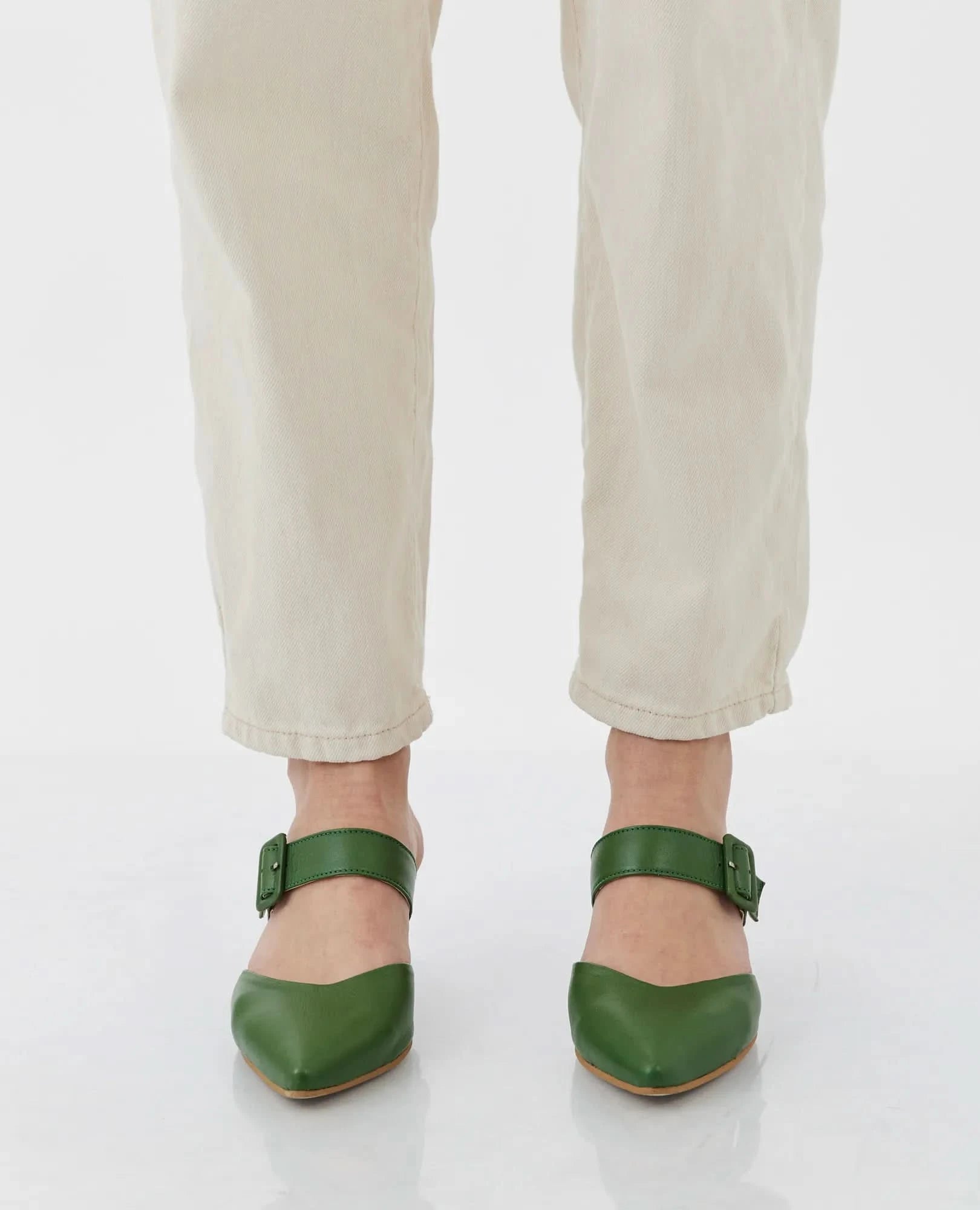 כפכפי עקב שפיץ- לוריין