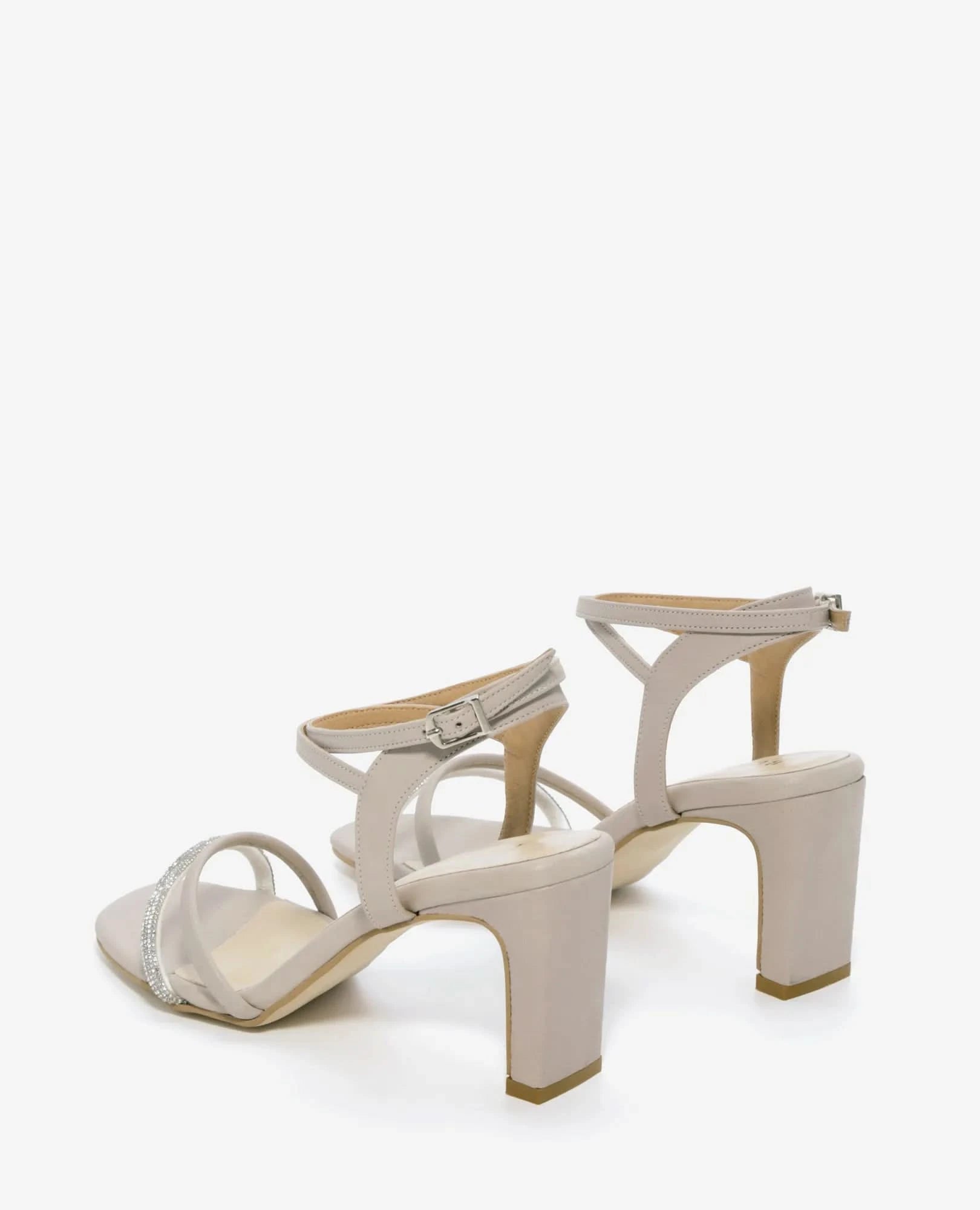 סנדלי עקב -וינה