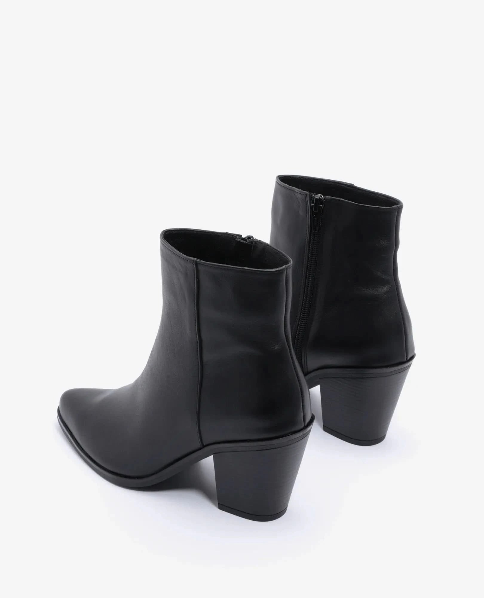 מגפוני עקב - ג'ואי