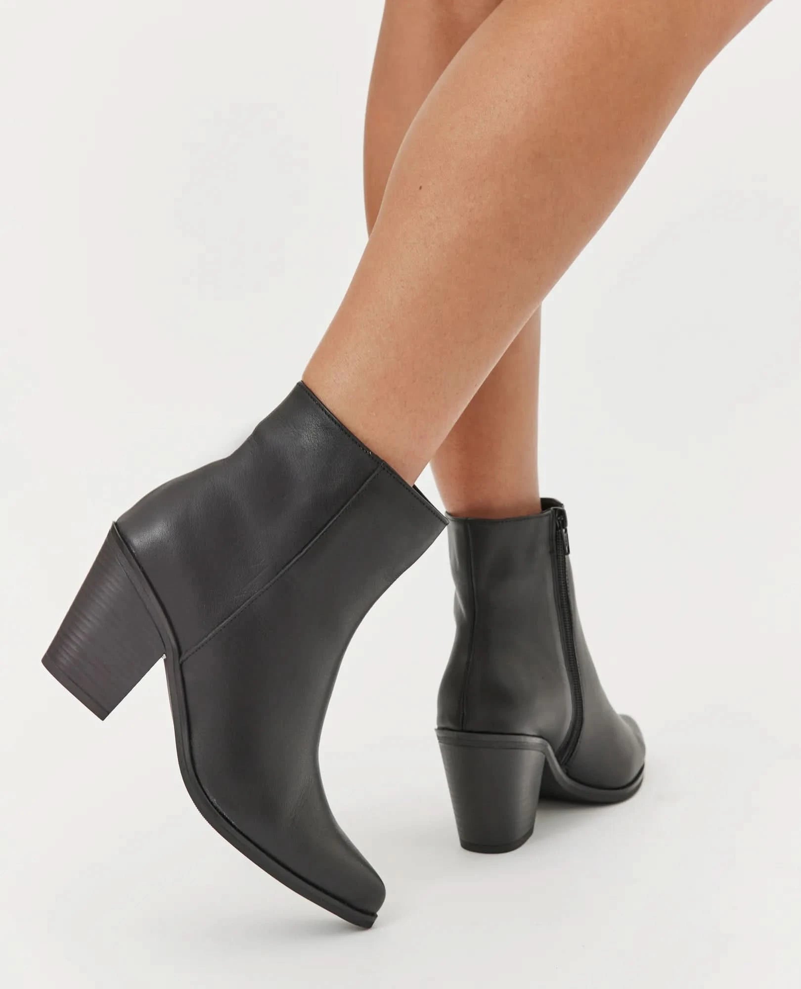 מגפוני עקב - ג'ואי