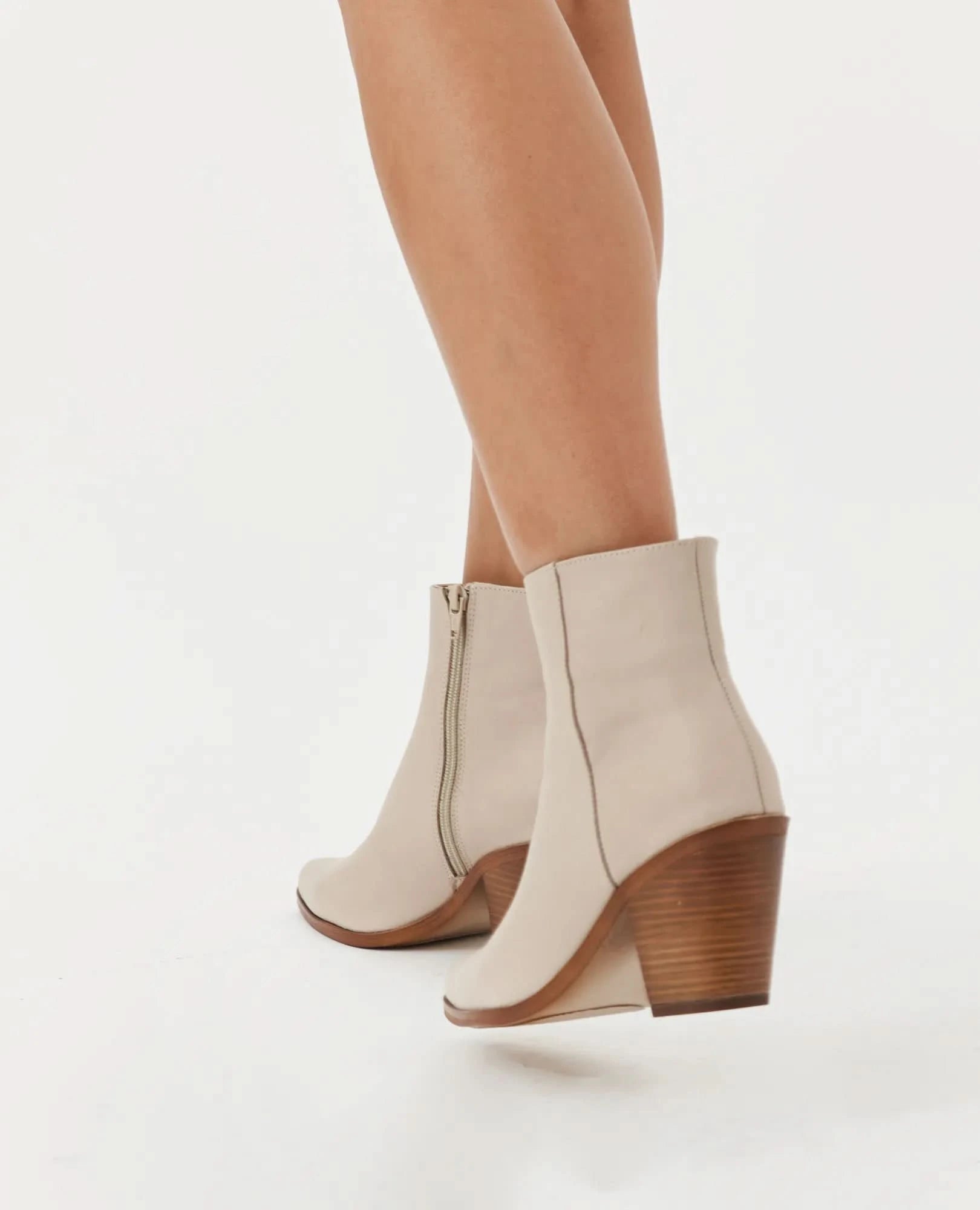 מגפוני עקב - ג'ואי