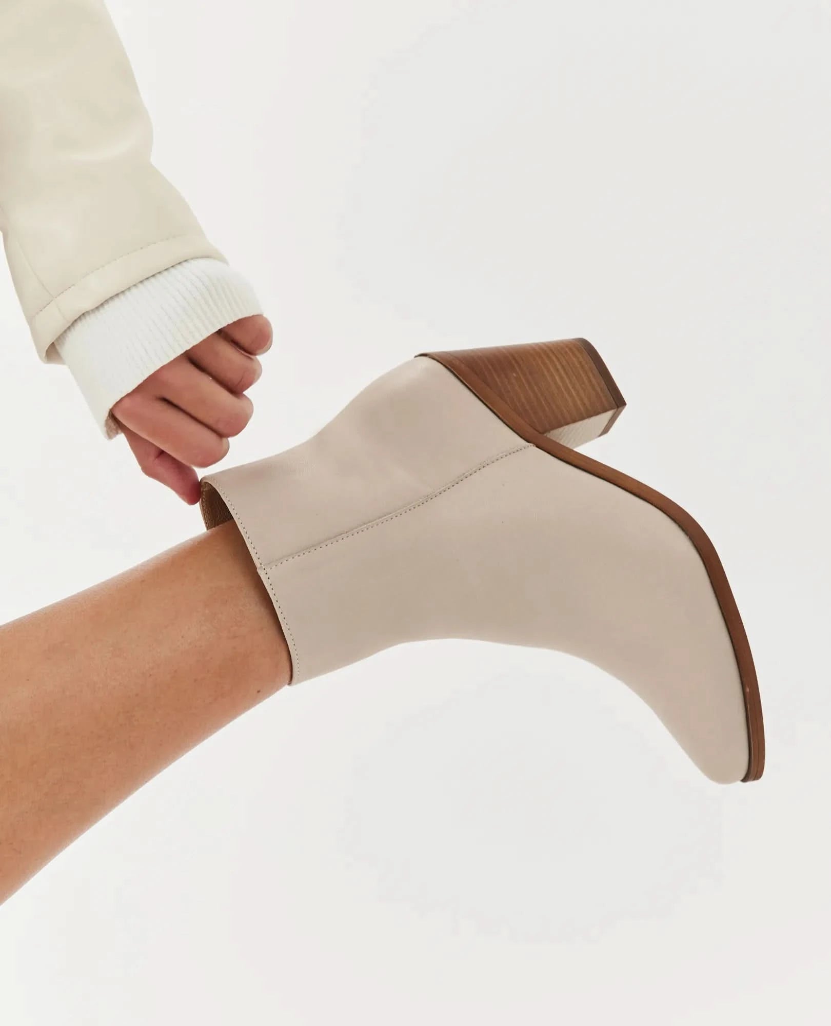 מגפוני עקב - ג'ואי