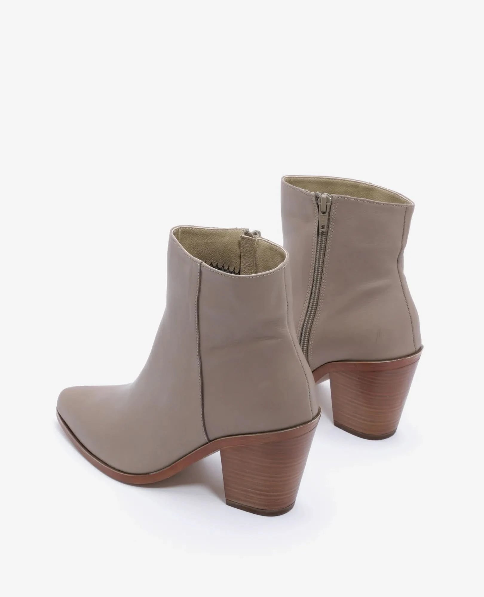 מגפוני עקב - ג'ואי