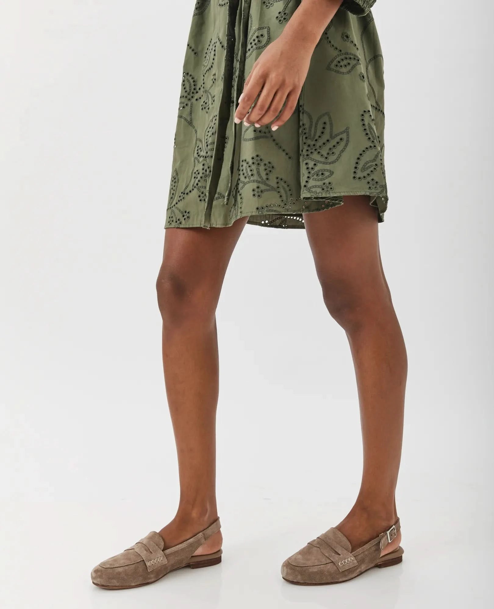 נעלי מוקסין לנשים מעור זמש איכותי דגם לורי | נעלי נשים בי יוניק