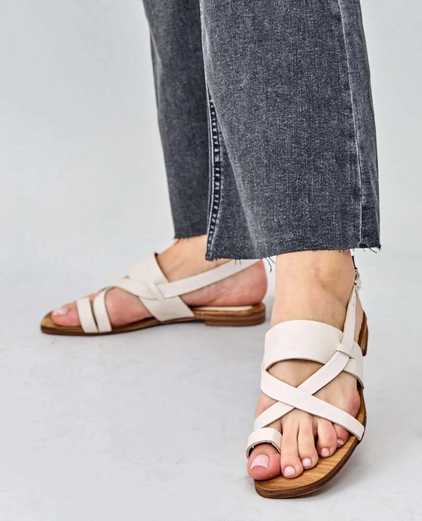 סנדלים שטוחים- אודרי - B Unique