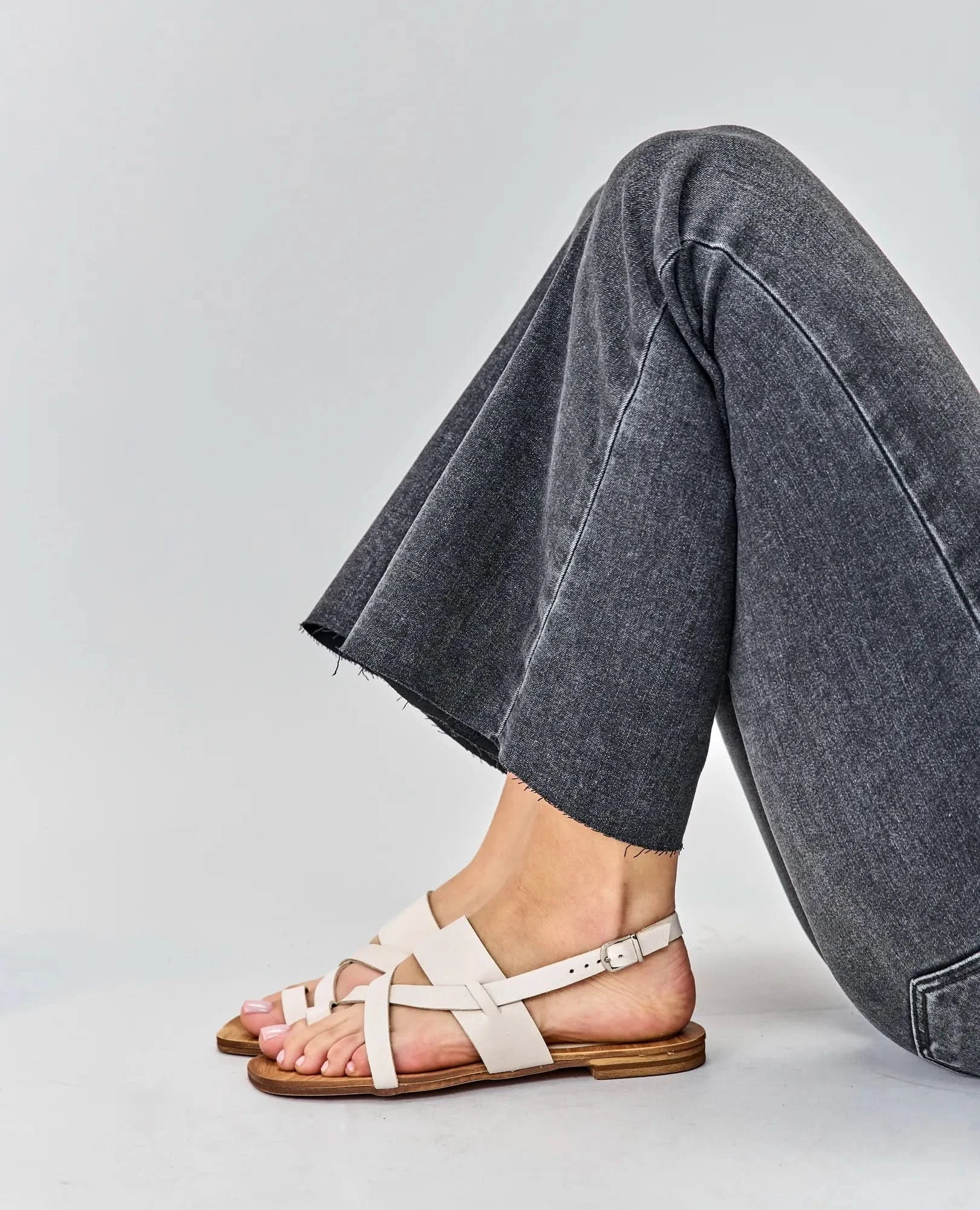 סנדלים שטוחים- אודרי - B Unique