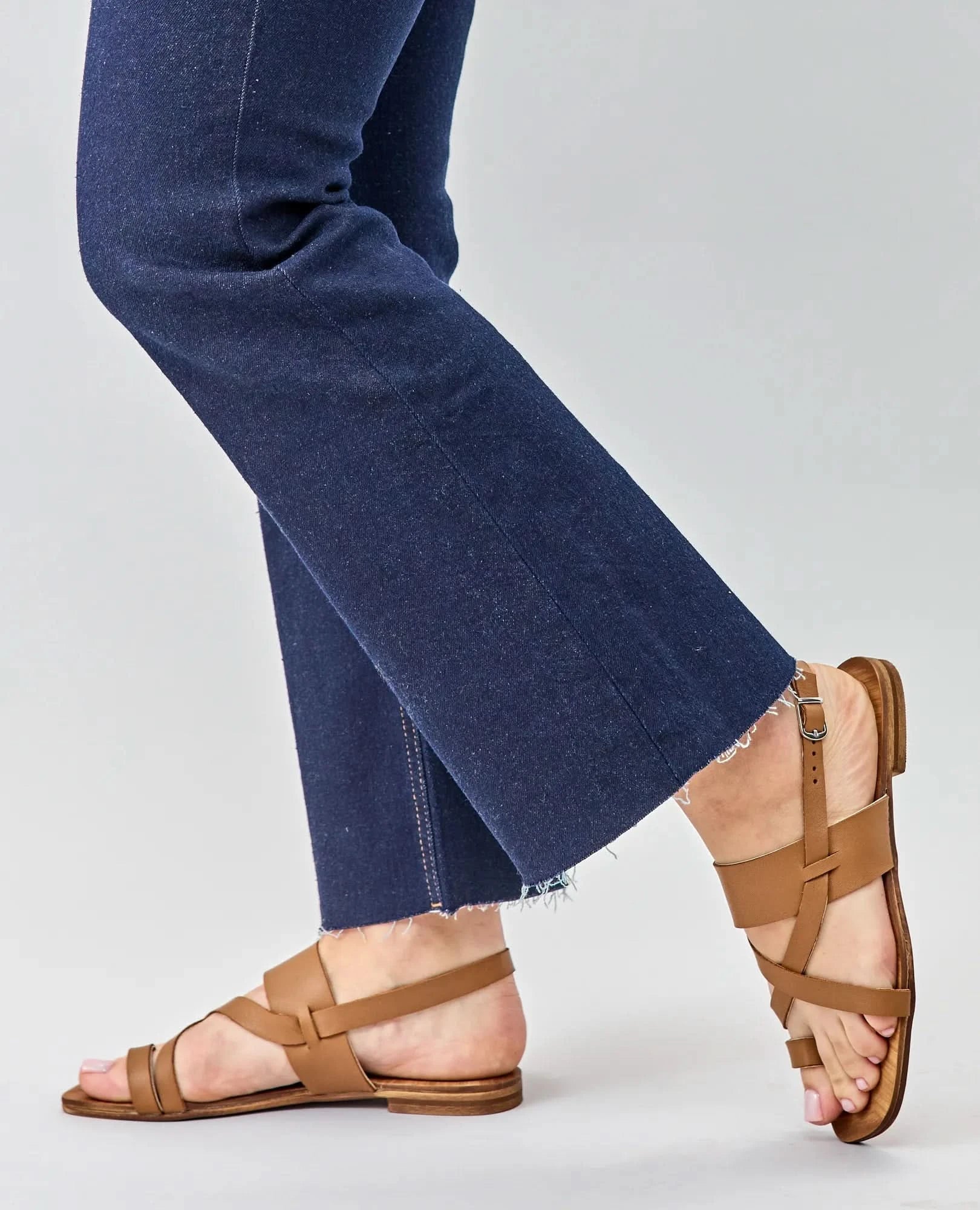 סנדלים שטוחים- אודרי - B Unique