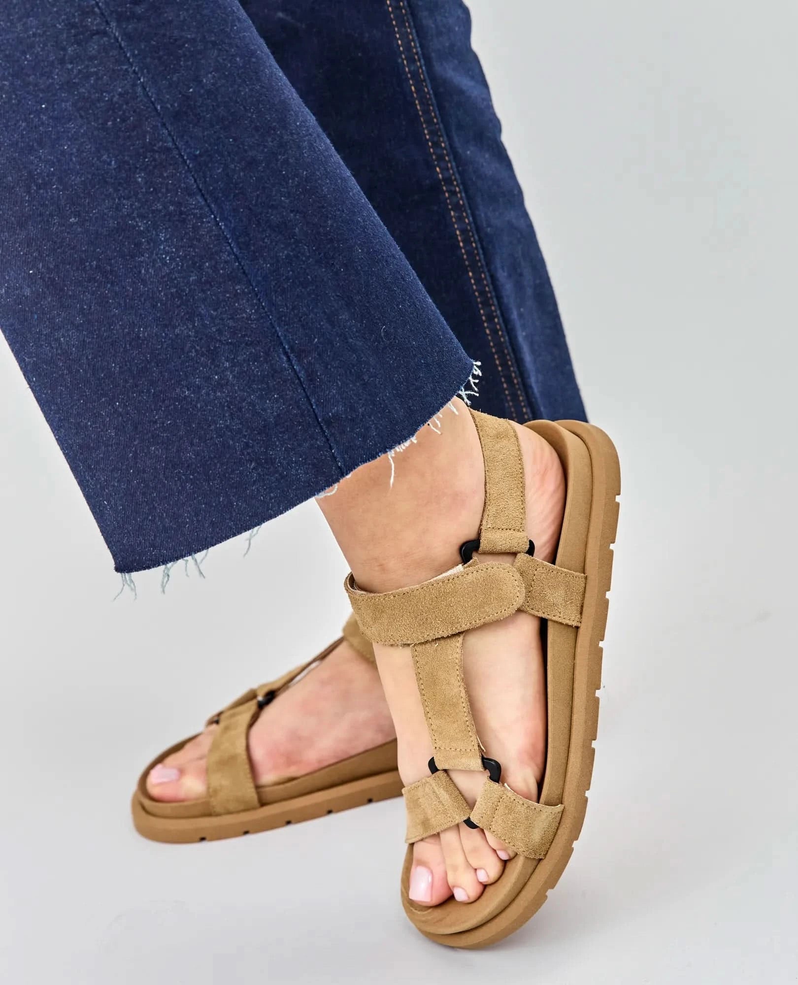 סנדלי רצועות - אמילי - B Unique