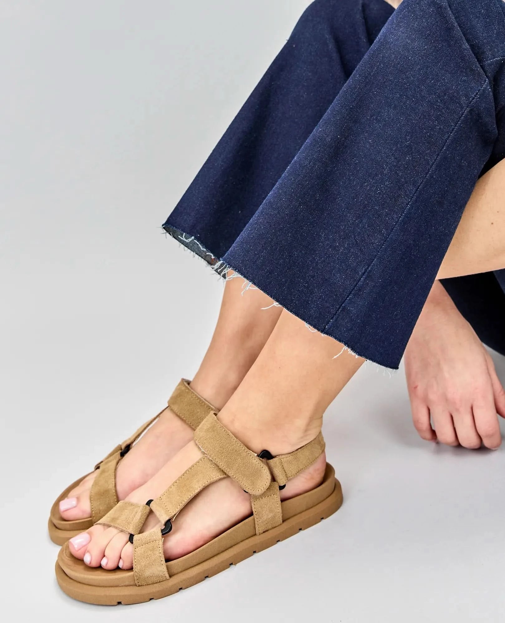 סנדלי רצועות - אמילי - B Unique