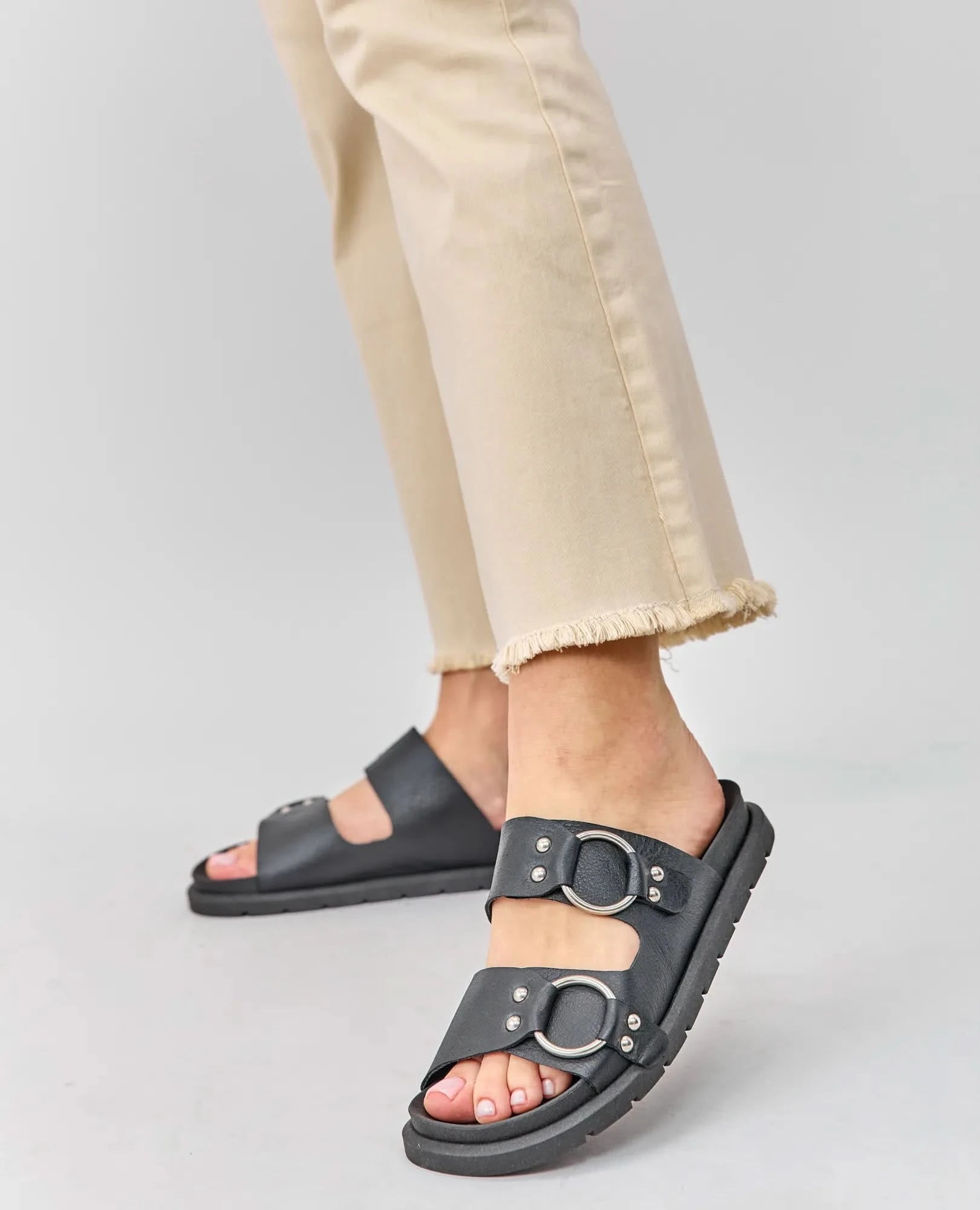 כפכפי רצועות - אמנדה - B Unique