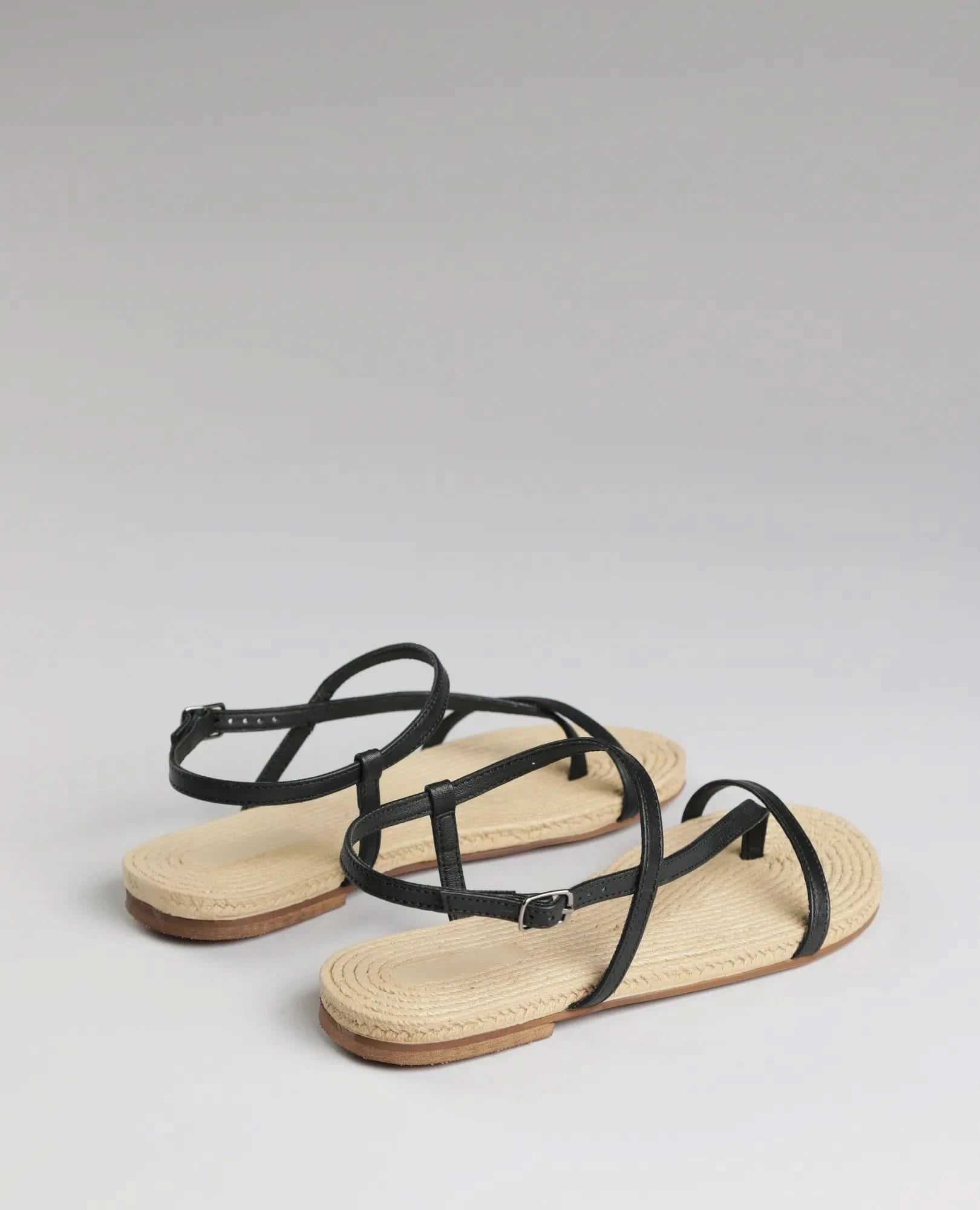 סנדלי אצבע - טטאינה - B Unique