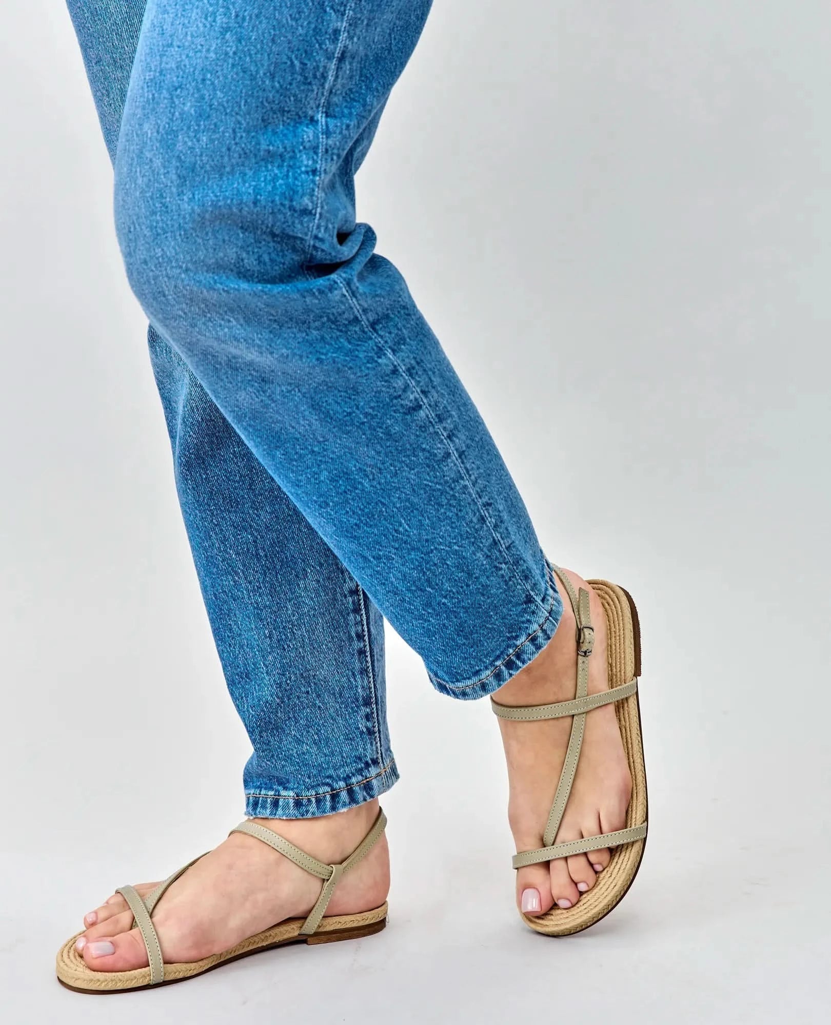 סנדלי אצבע - טטאינה - B Unique