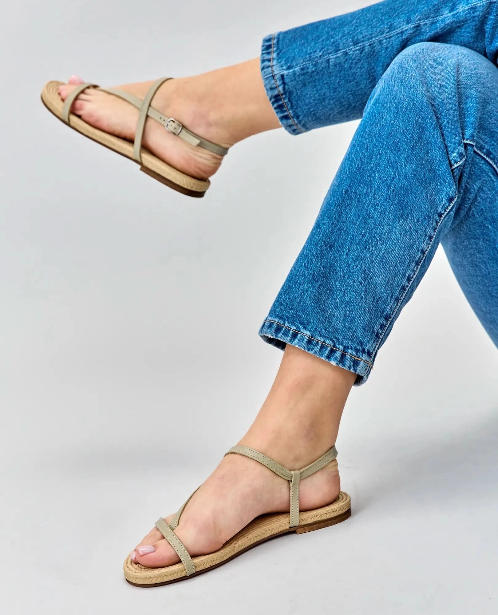 סנדלי אצבע - טטאינה - B Unique