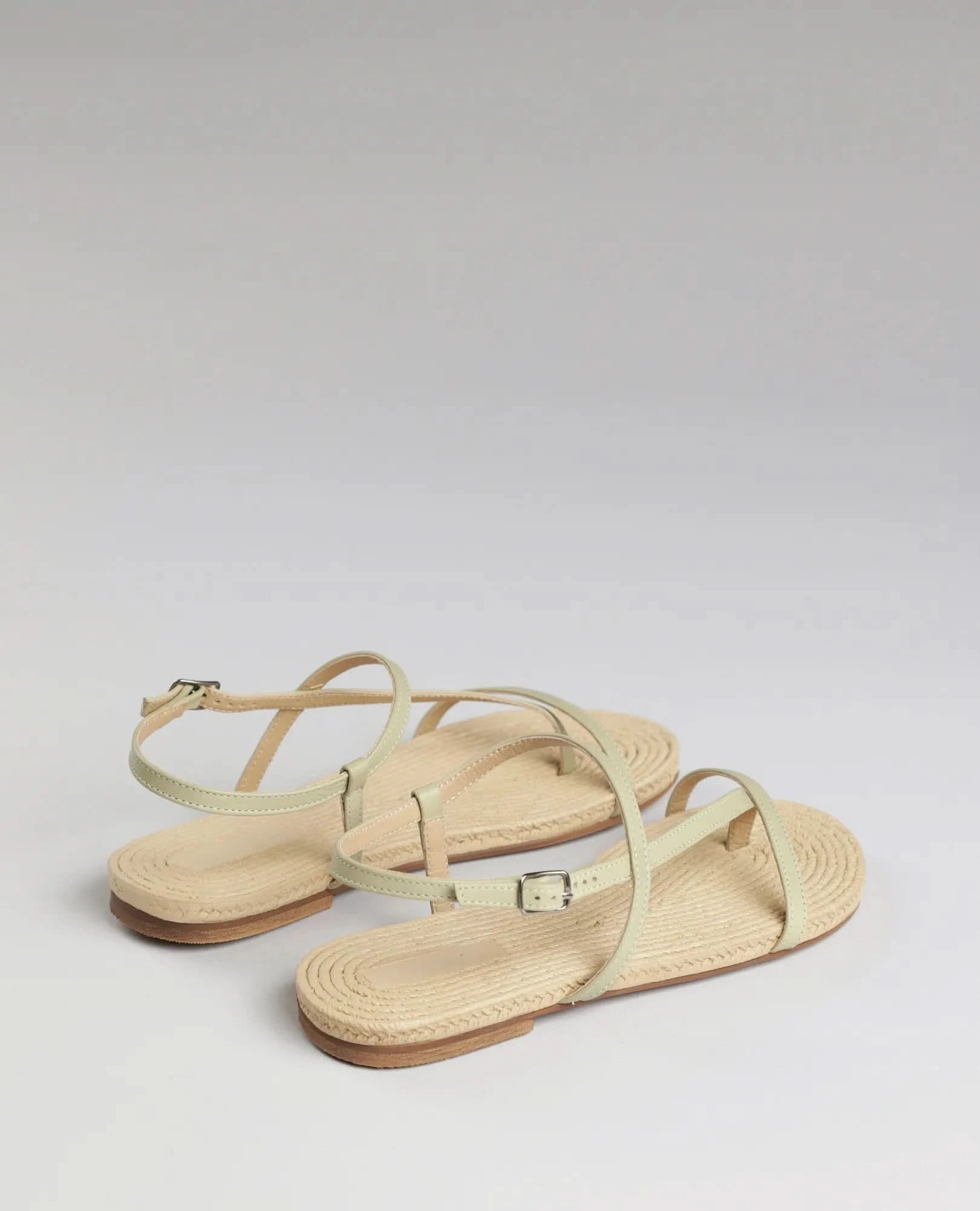 סנדלי אצבע - טטאינה - B Unique