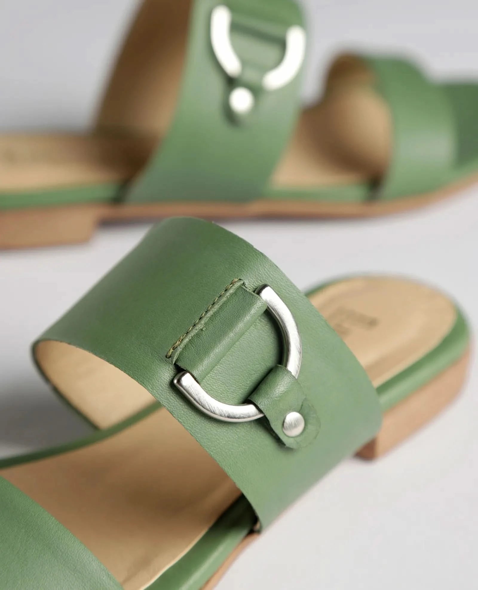 כפכפי רצועות - מריל - B Unique