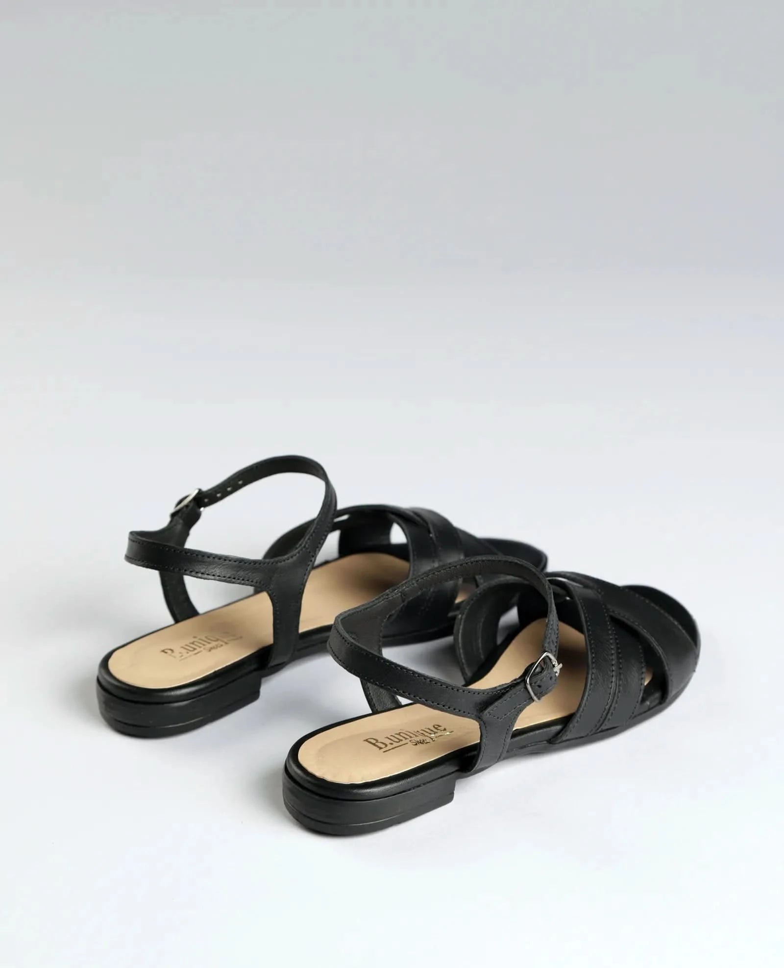 סנדלי רצועות - מרשה - B Unique