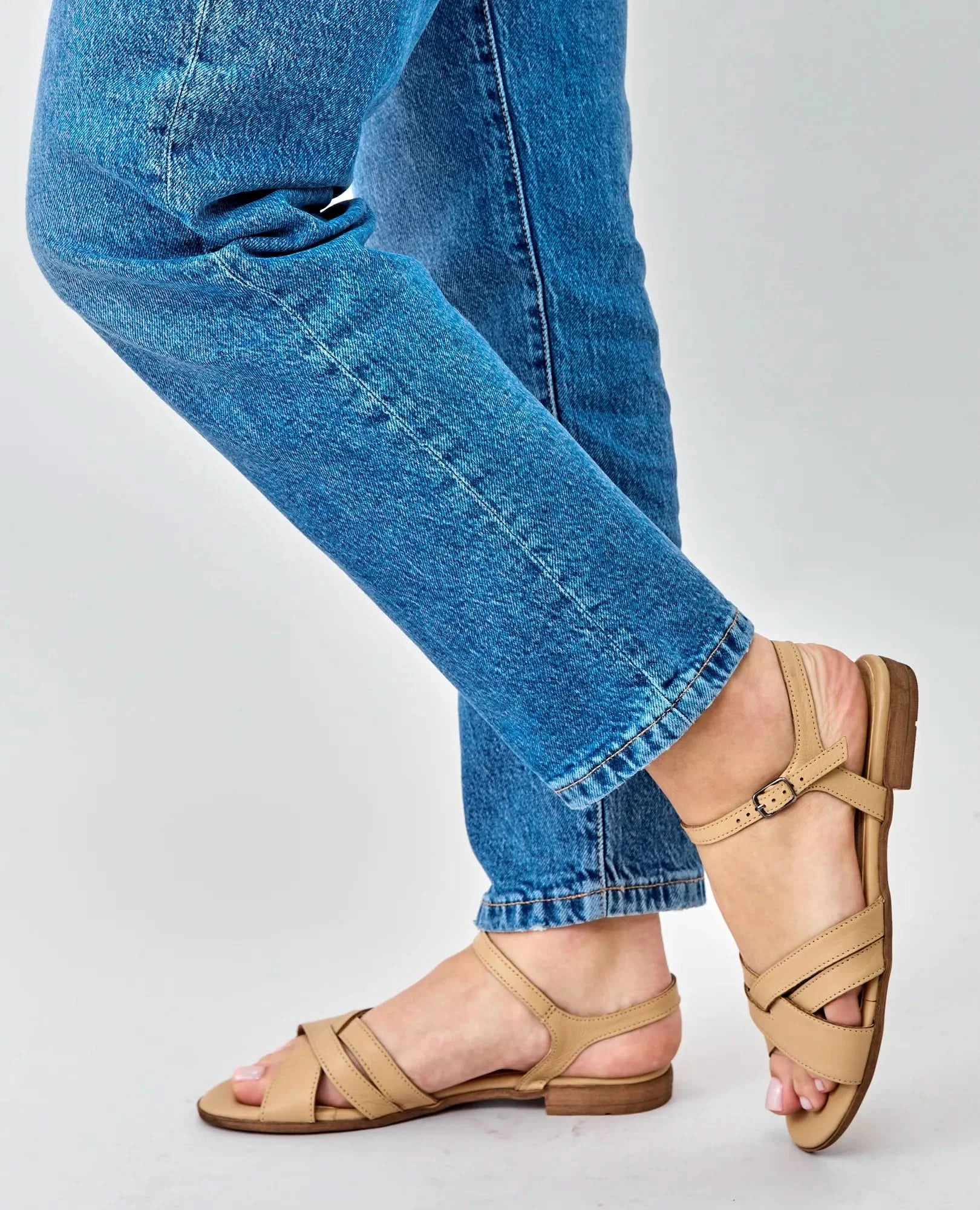 סנדלי רצועות - מרשה - B Unique