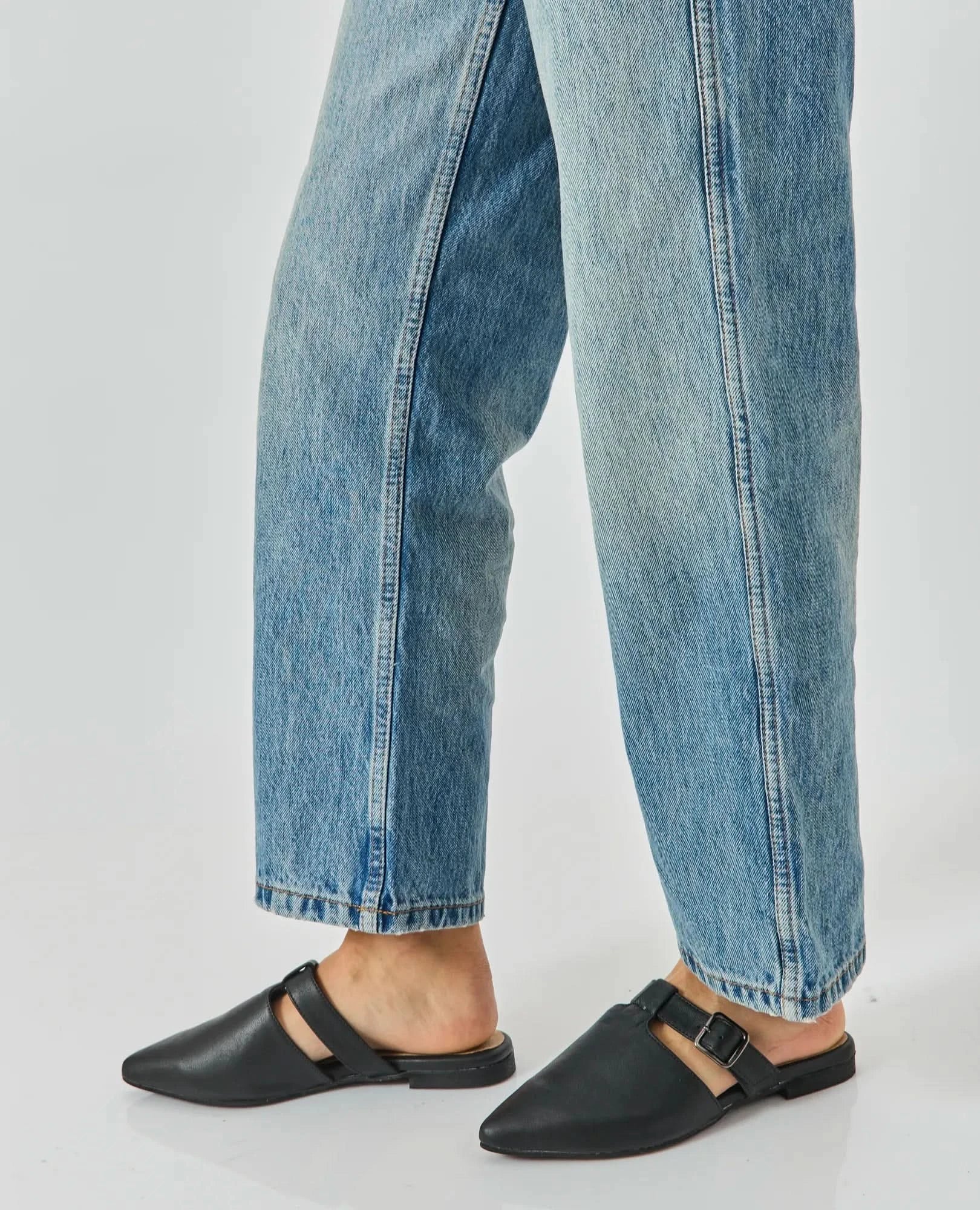 כפכפי שפיץ שטוחים - שירלי - B Unique - כפכפים