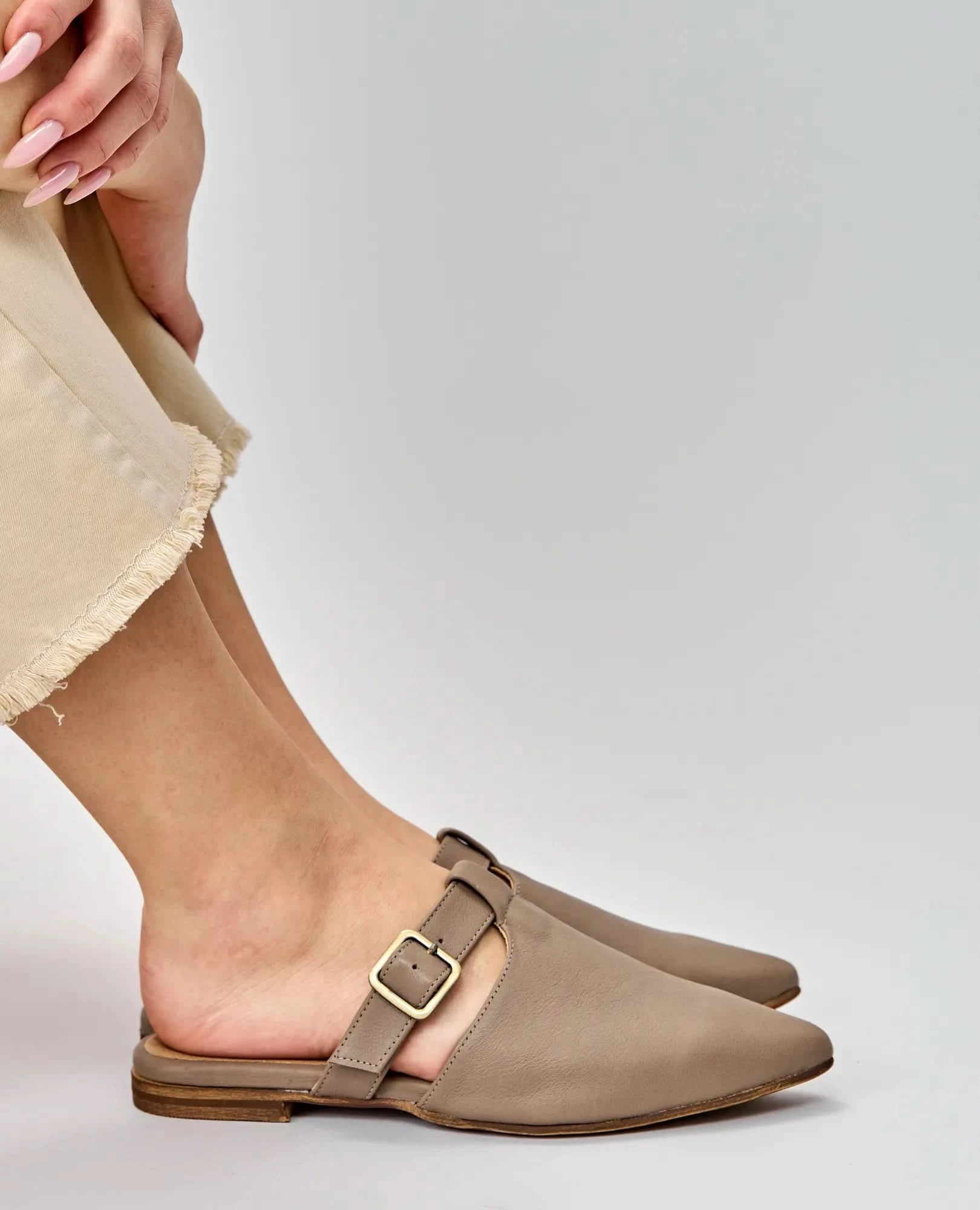 כפכפי שפיץ שטוחים - שירלי - B Unique