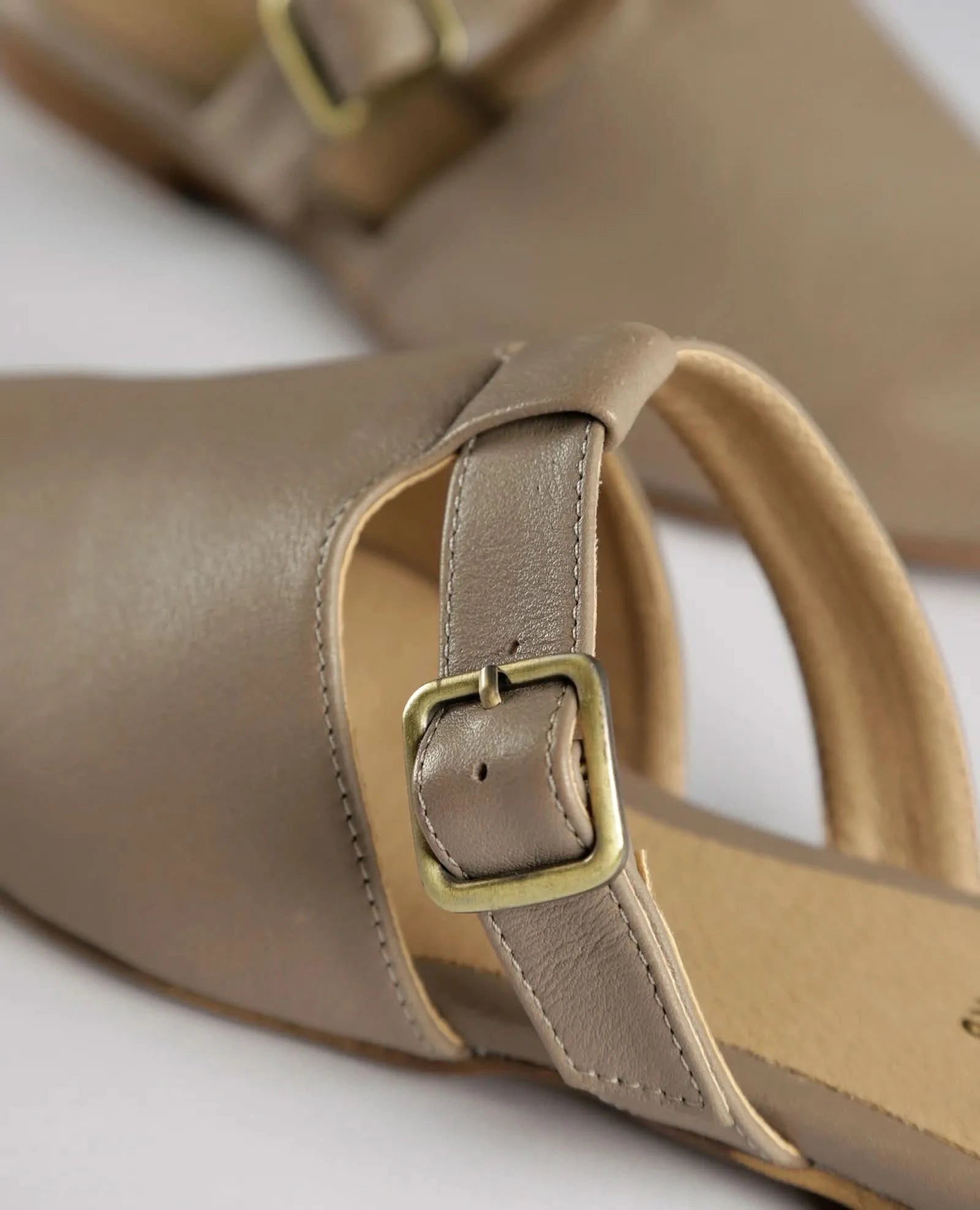 כפכפי שפיץ שטוחים - שירלי - B Unique