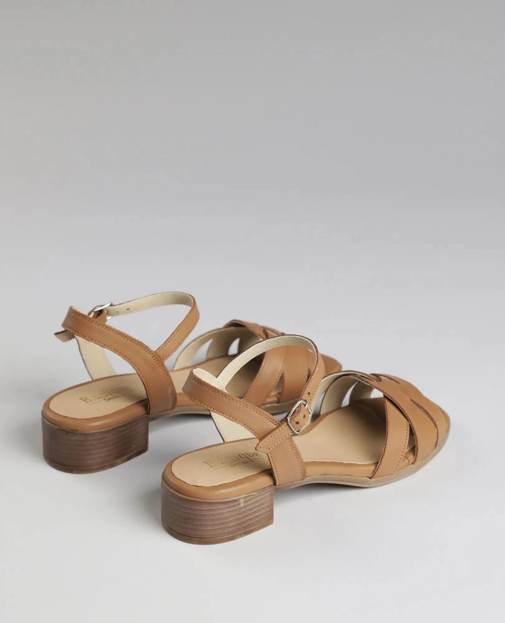 סנדלי רצועות - ויויאן - B Unique