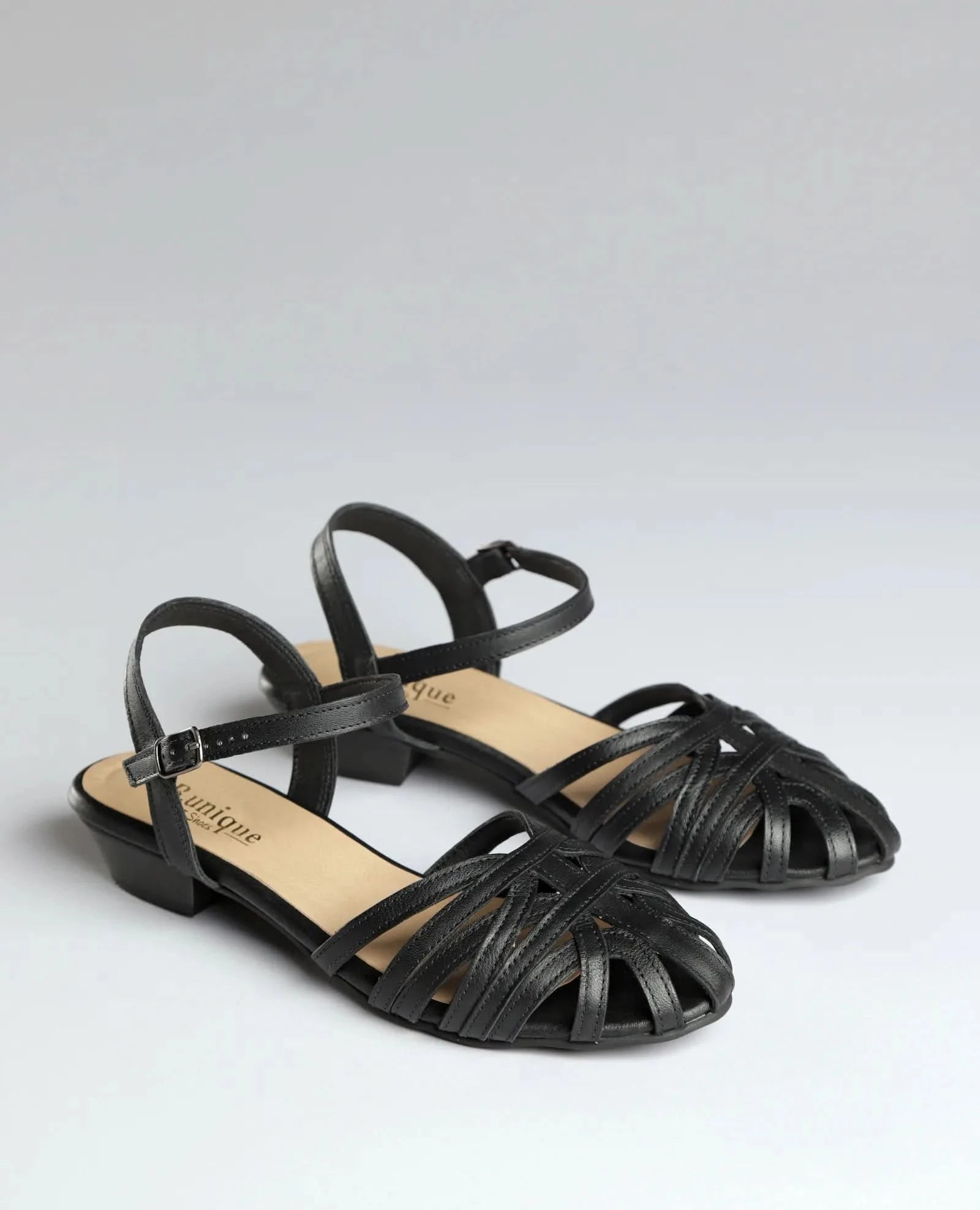 סנדלים סגורים - יארה - B Unique