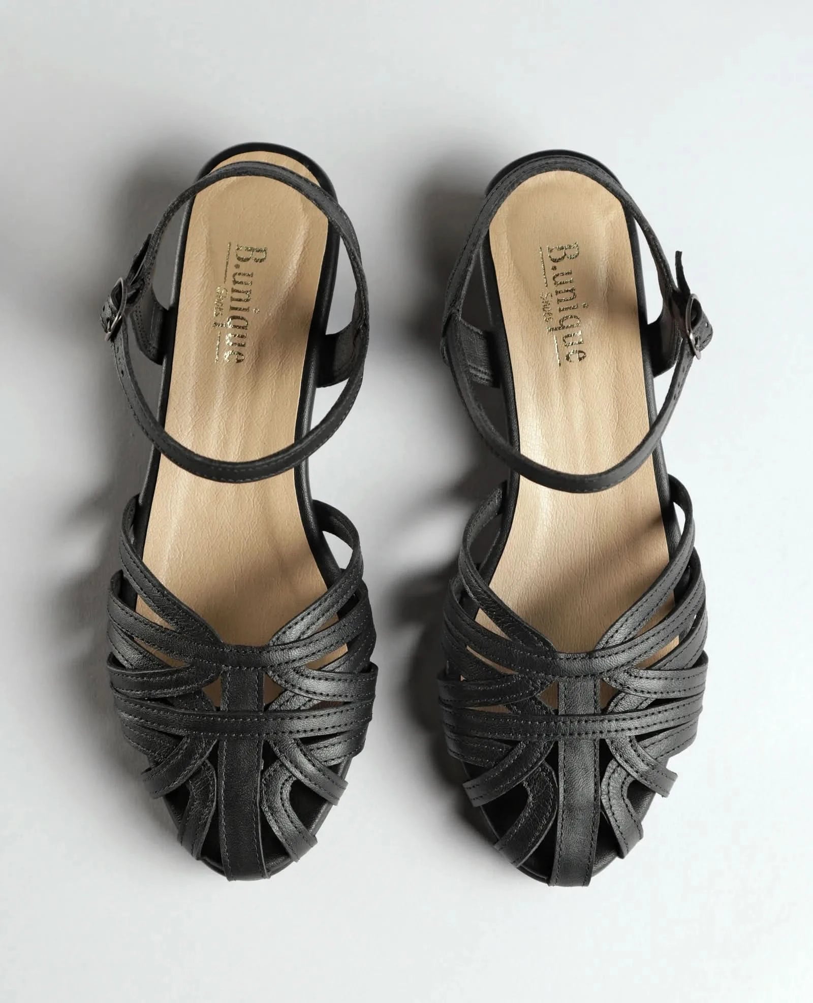 סנדלים סגורים - יארה - B Unique