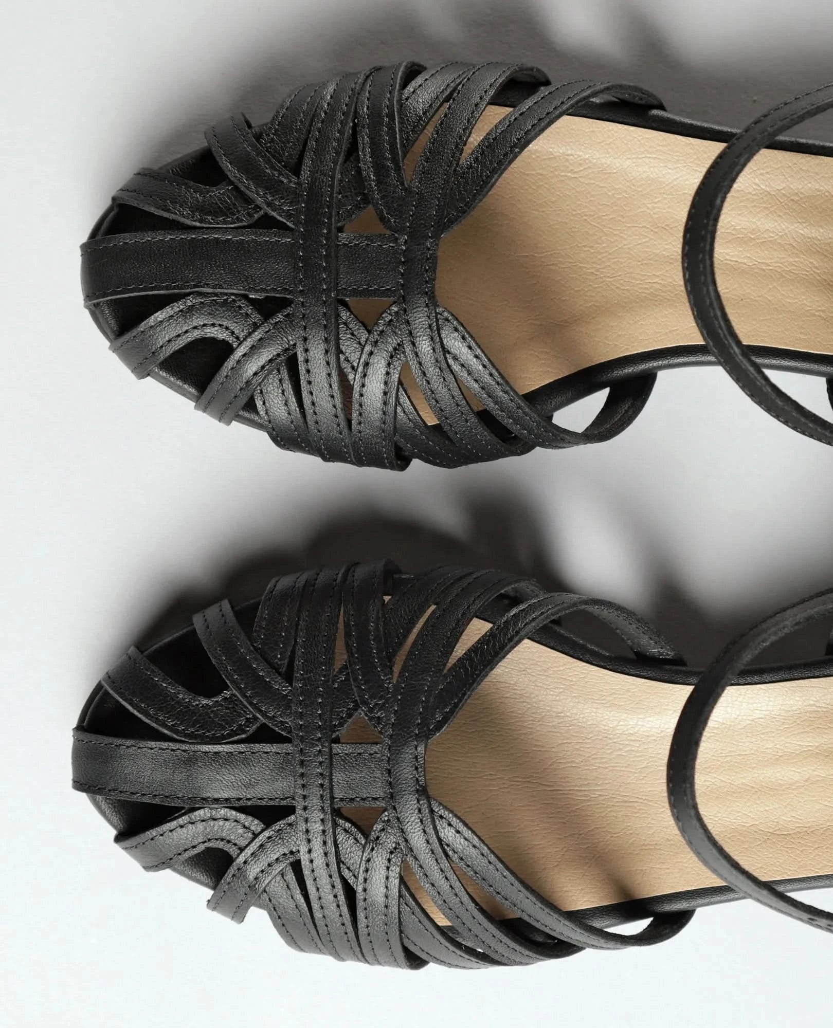 סנדלים סגורים - יארה - B Unique