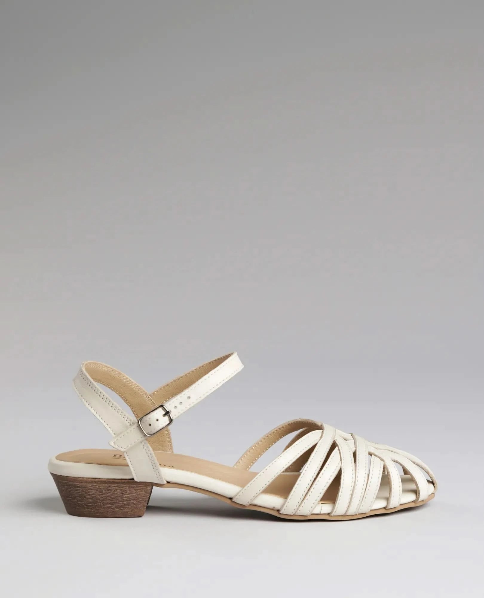 סנדלים סגורים - יארה - B Unique