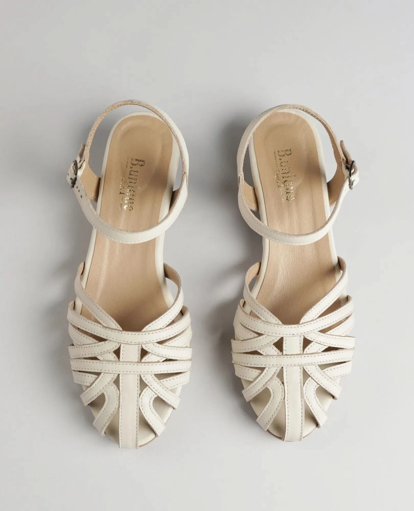 סנדלים סגורים - יארה - B Unique